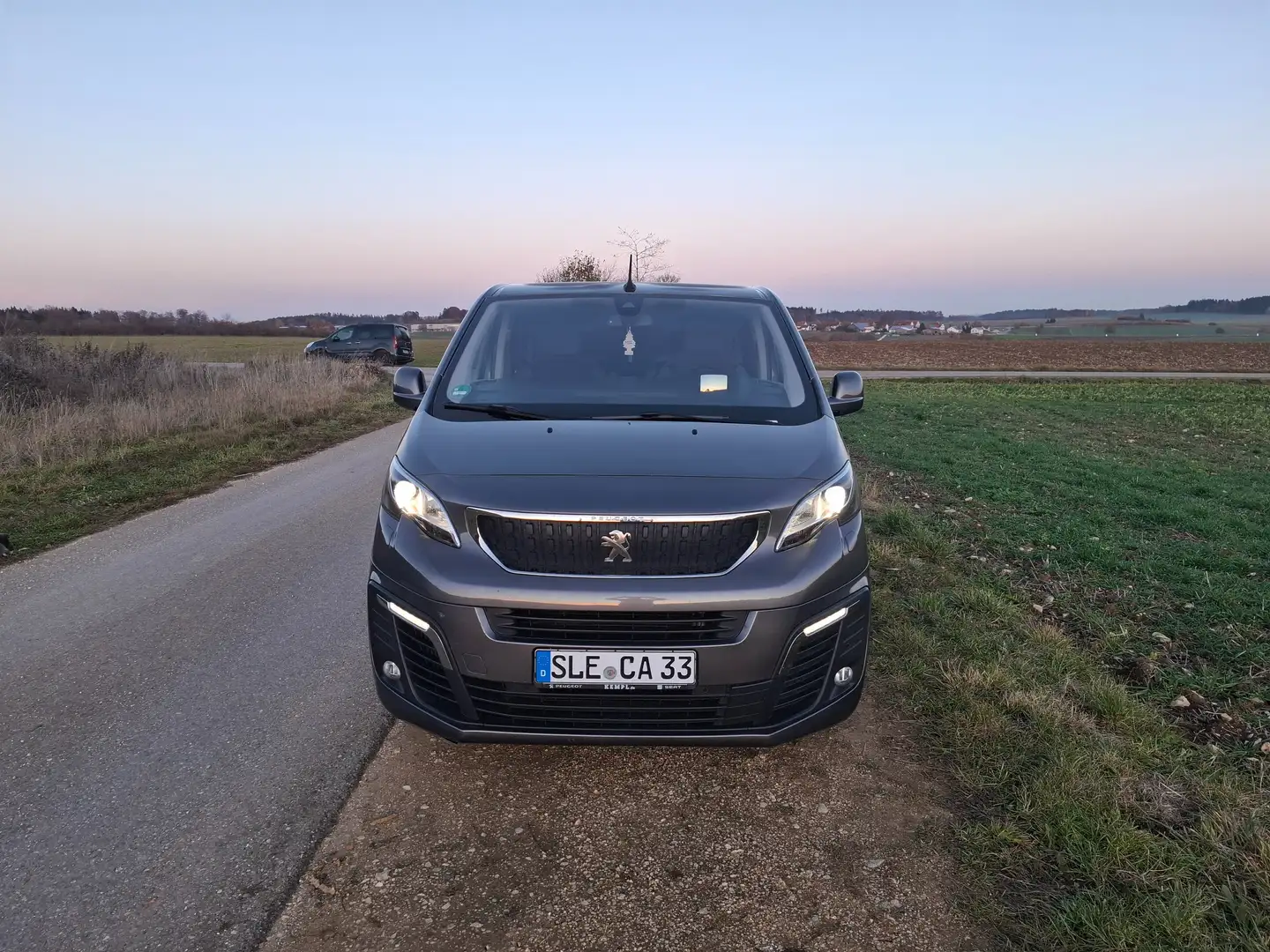 Peugeot Traveller Traveller L2 2.0 BlueHDi 180 EAT6 Business Grey - 2