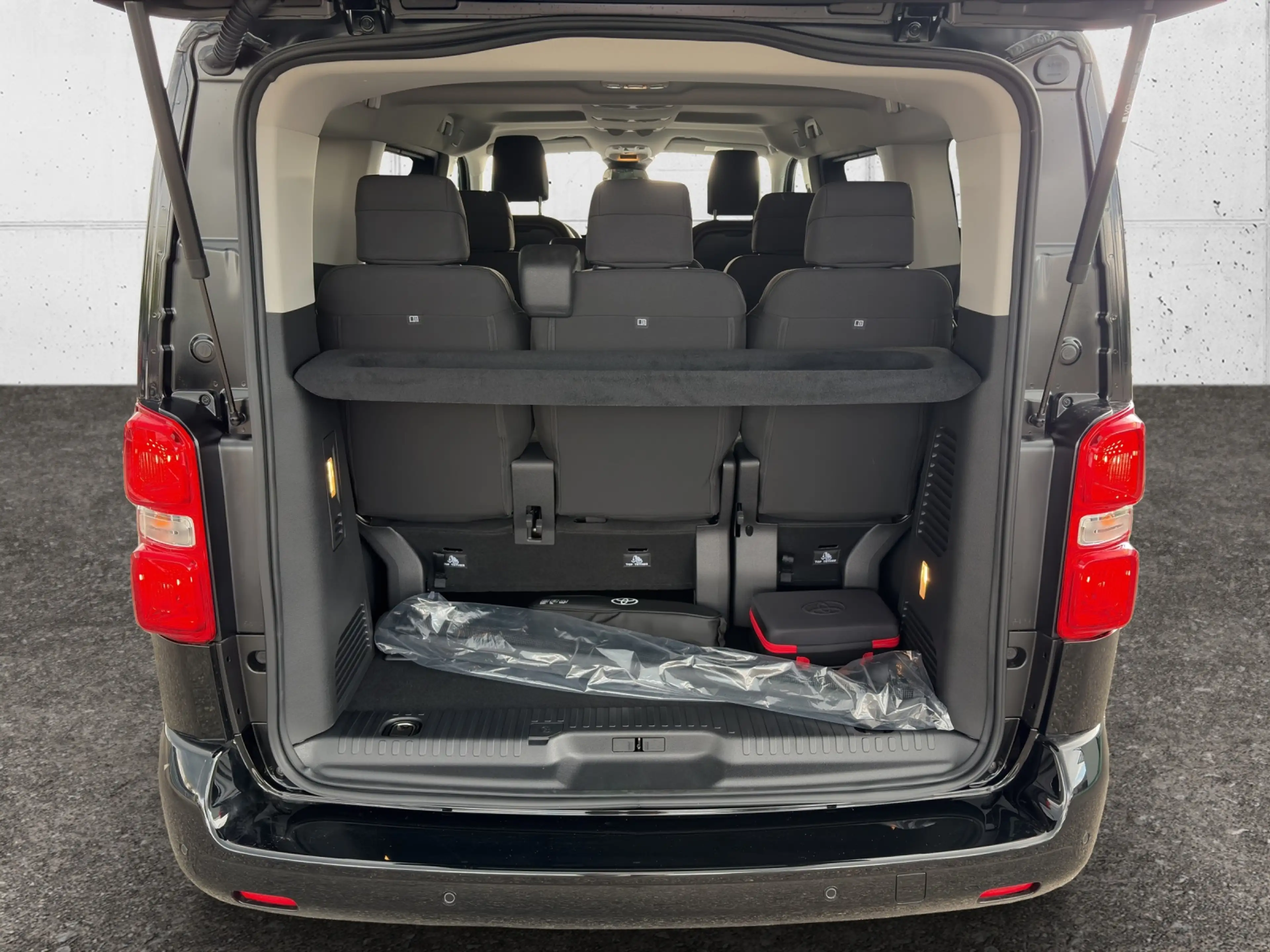 Toyota Proace Verso L1 Teamplayer 2,2 8 Aut. 8-Sitzer 5t. — photo 4