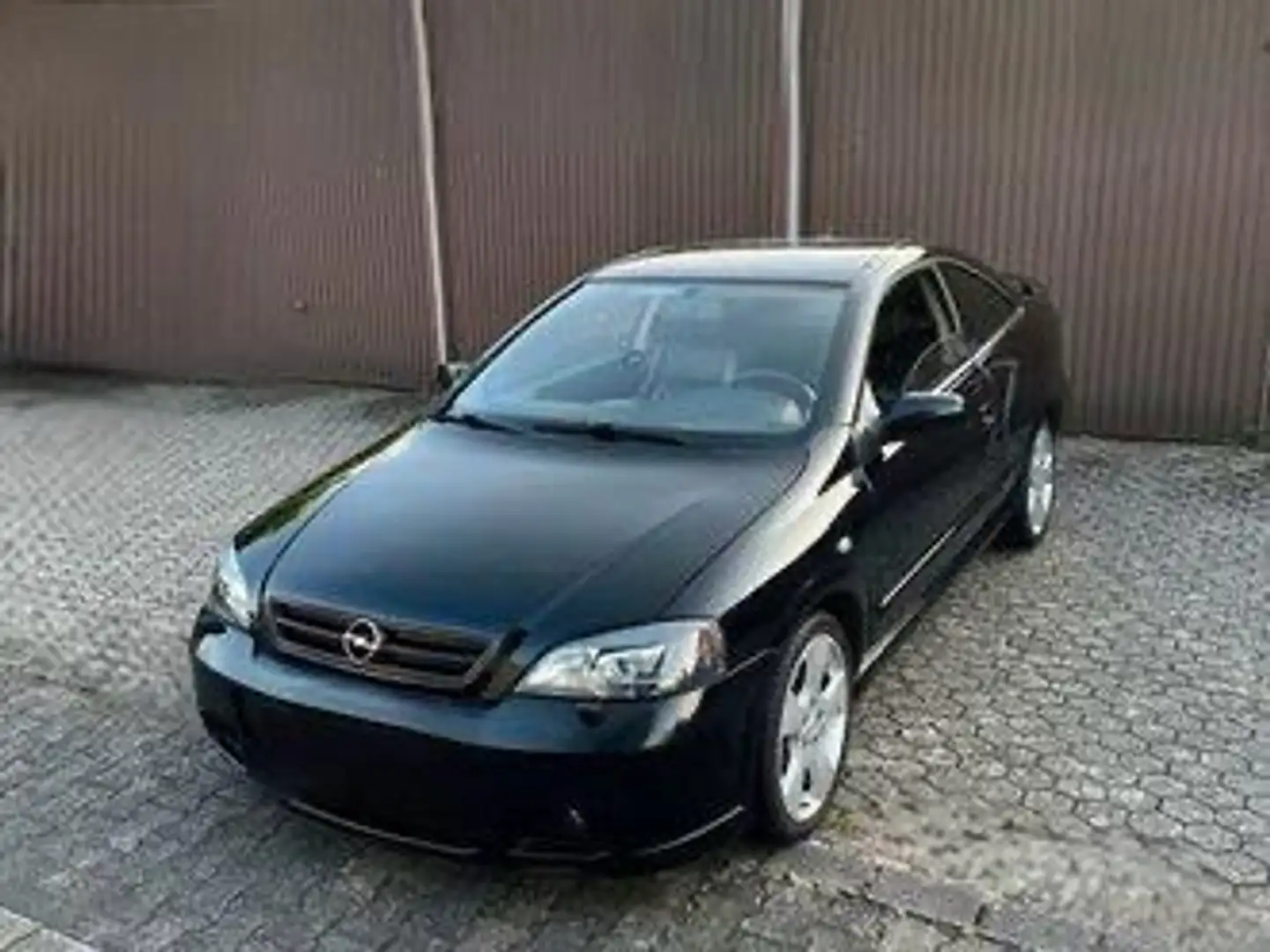 Opel Astra 2.2 16V Coupe Noir - 1