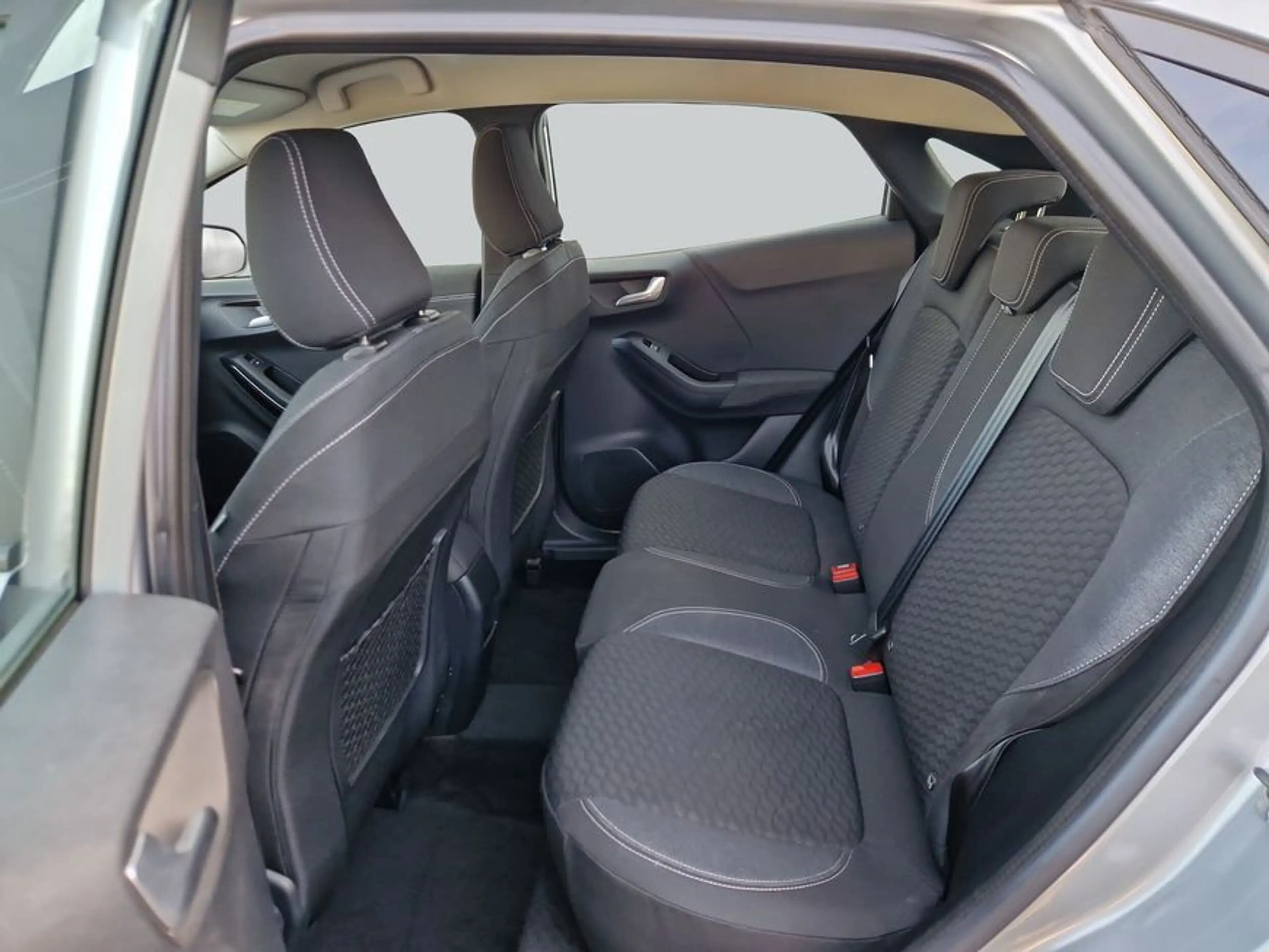 Ford Puma 1.0 EcoBoost Hybrid TITANIUM — photo 11