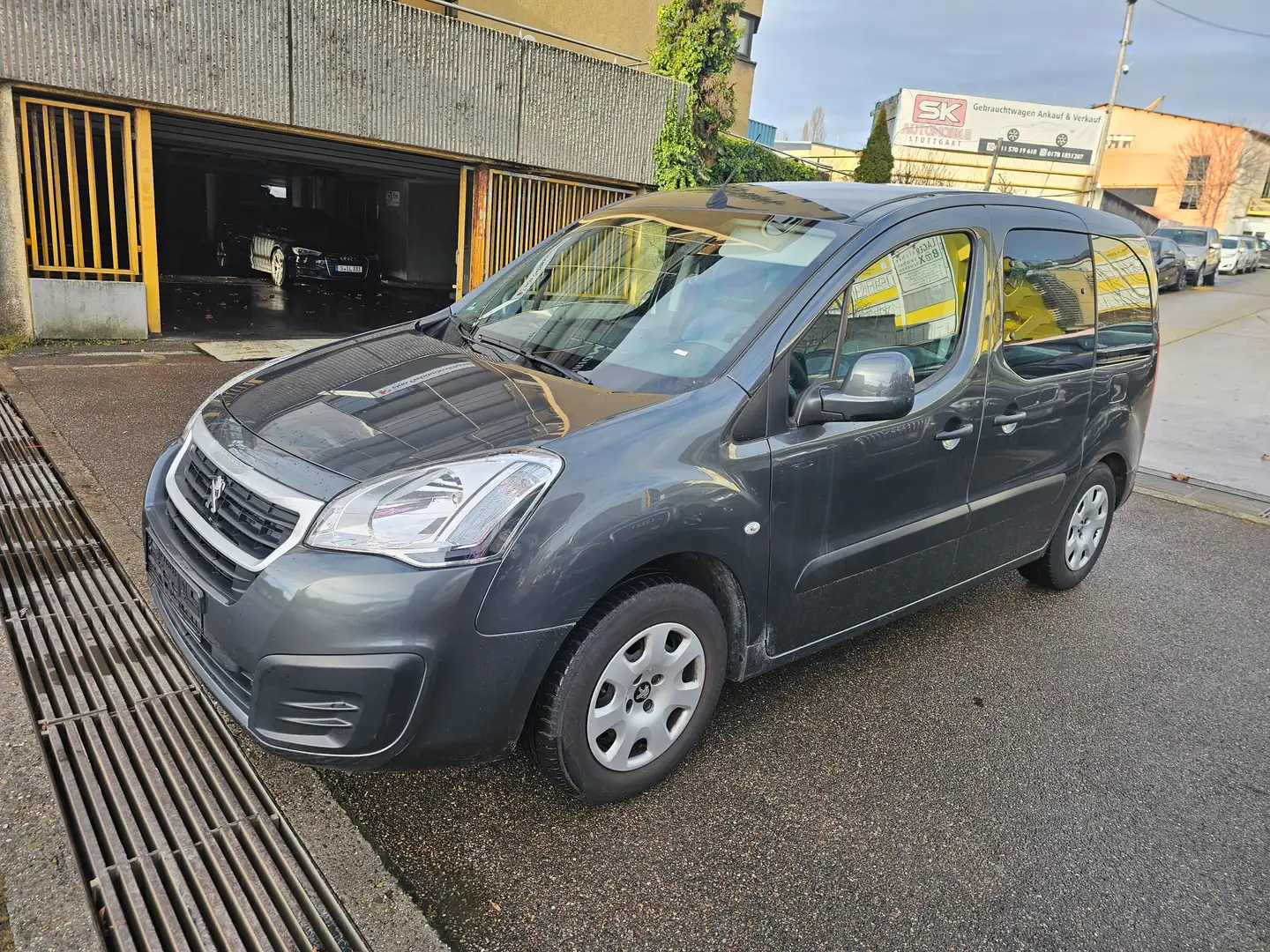 Peugeot Partner Active Grau - 1