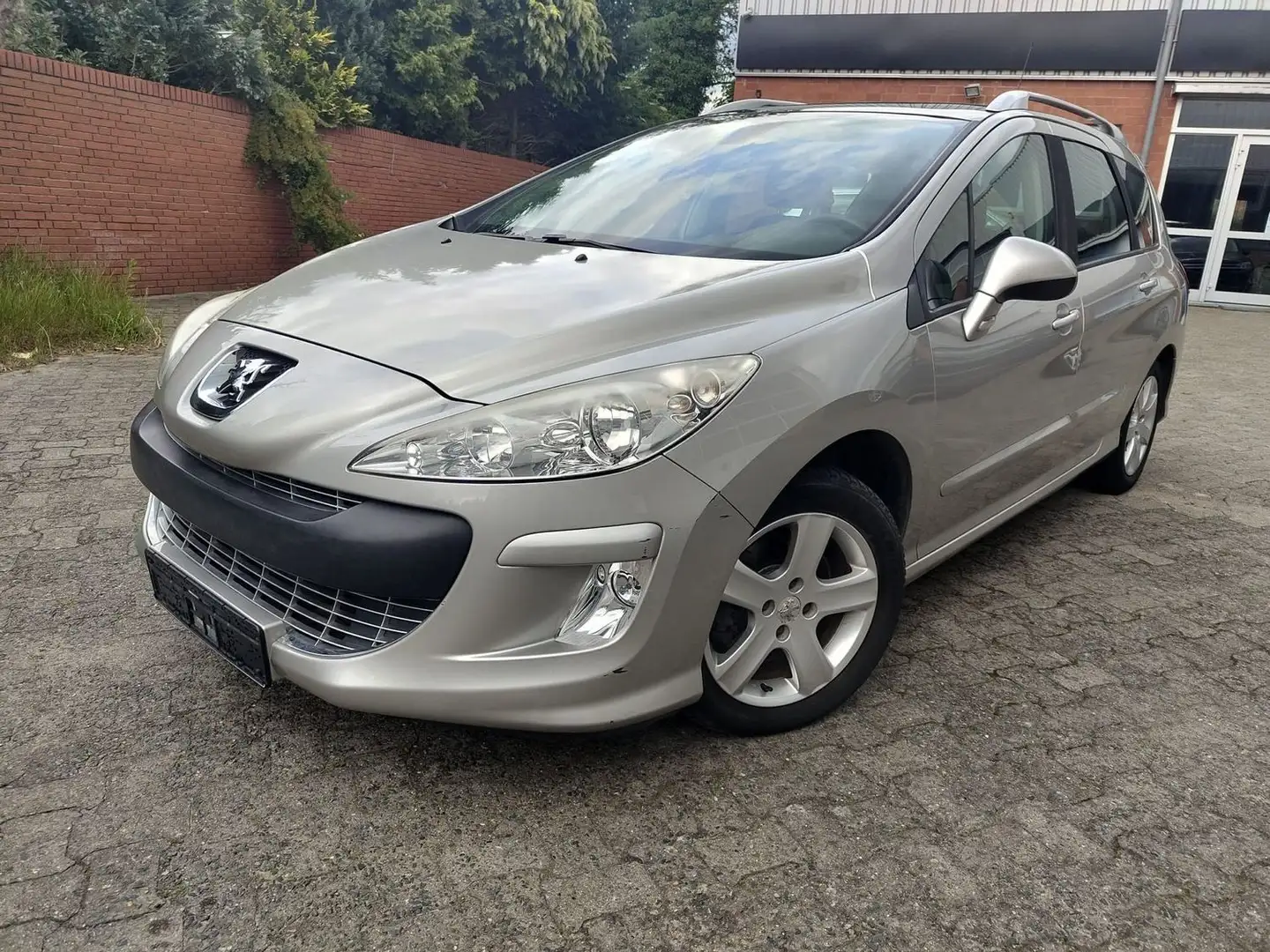 Peugeot 308 Sport *7-Sitzer*Automatik*Pano*AHK*PDC*Klima* Grau - 1