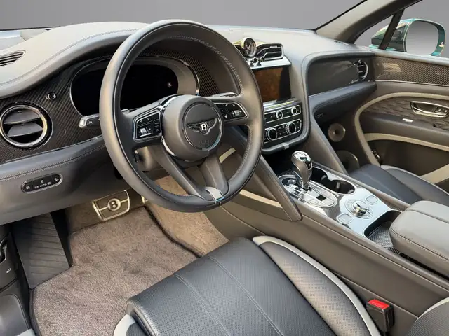 Bentley Bentayga view 10