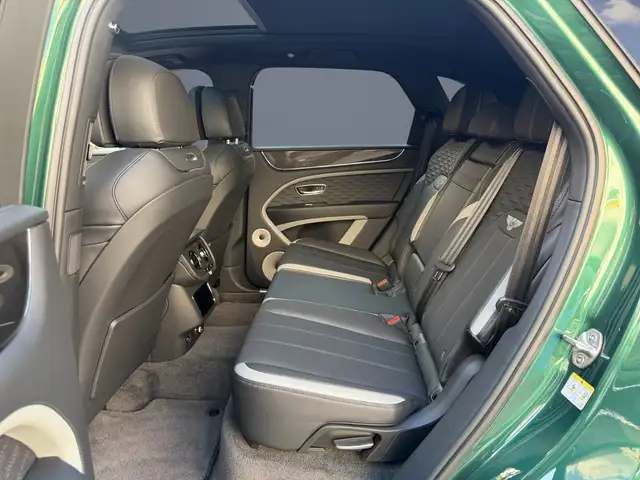 Bentley Bentayga view 12