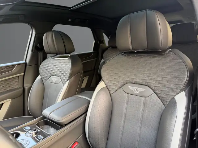 Bentley Bentayga view 11