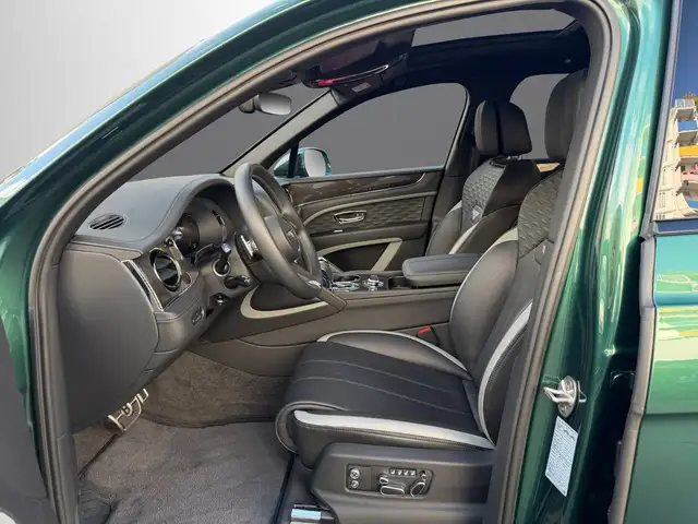 Bentley Bentayga view 9