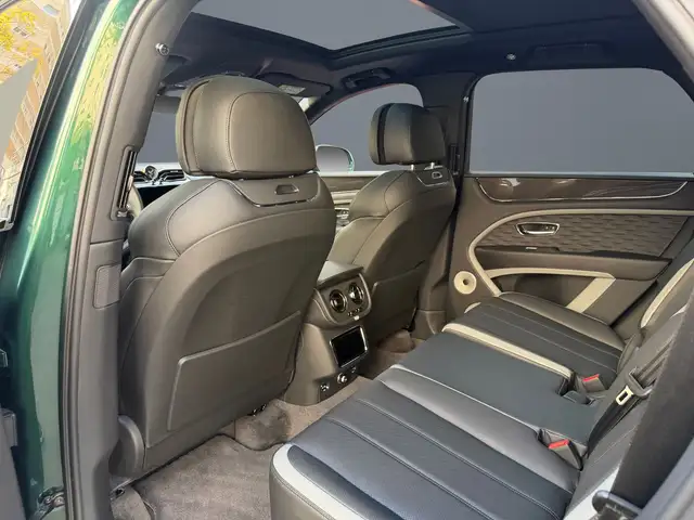 Bentley Bentayga view 13