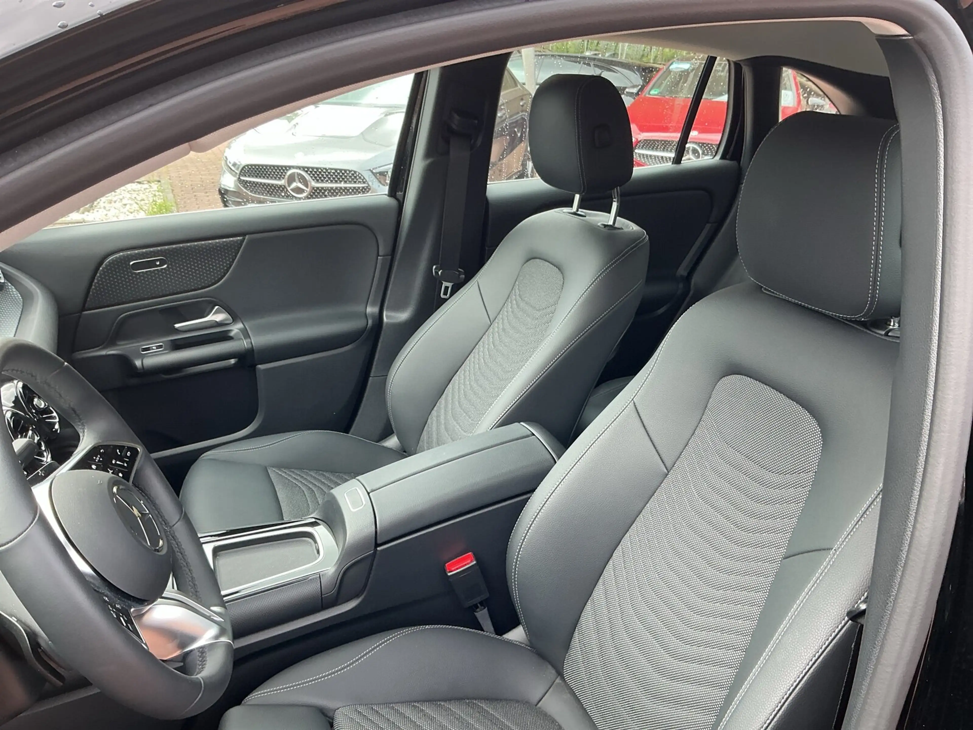 Mercedes-Benz GLA 200 GLA 200 MBUX Prem RüCam Spur WinterPak Totw AHK — photo 10