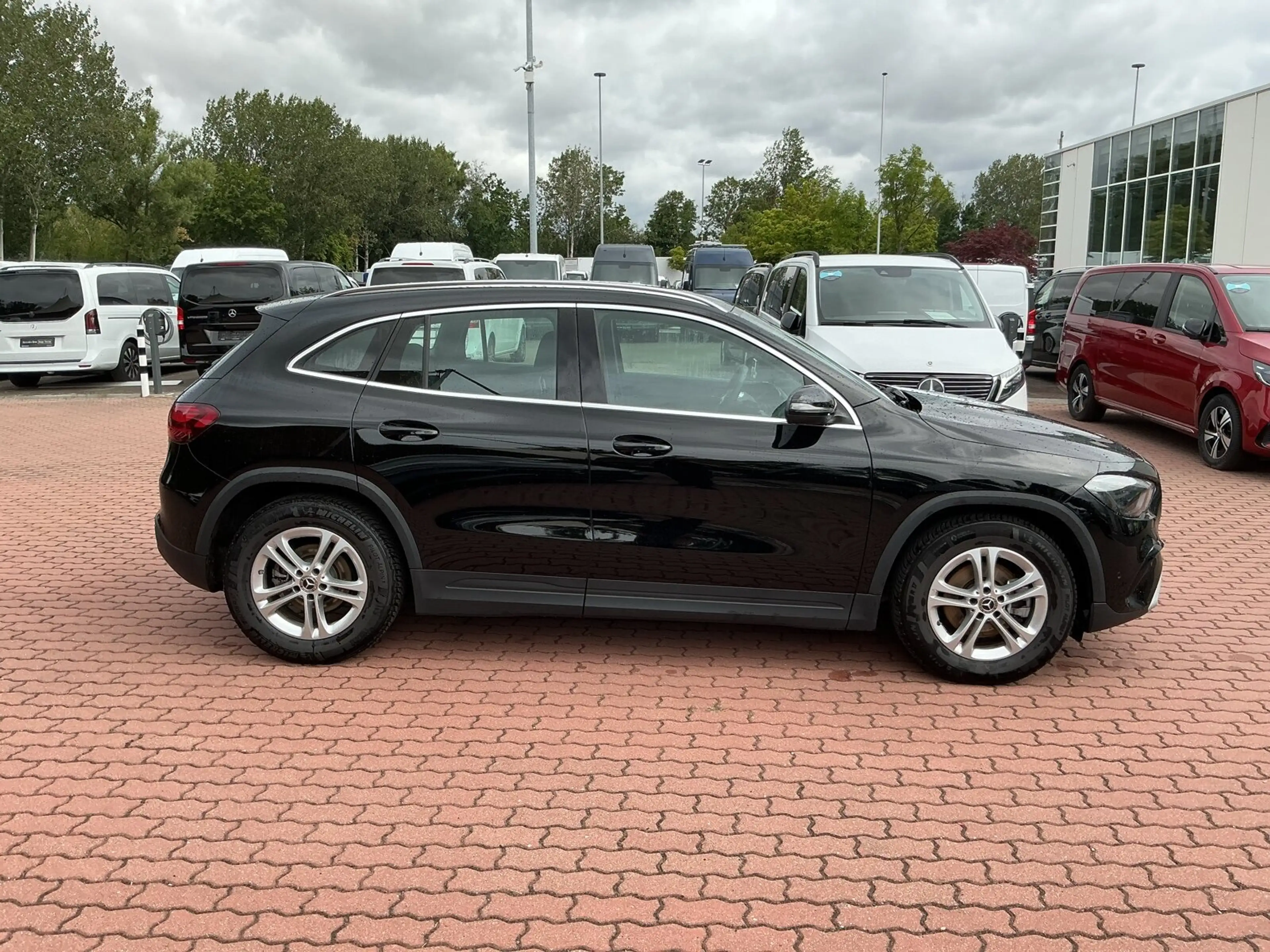 Mercedes-Benz GLA 200 GLA 200 MBUX Prem RüCam Spur WinterPak Totw AHK — photo 8