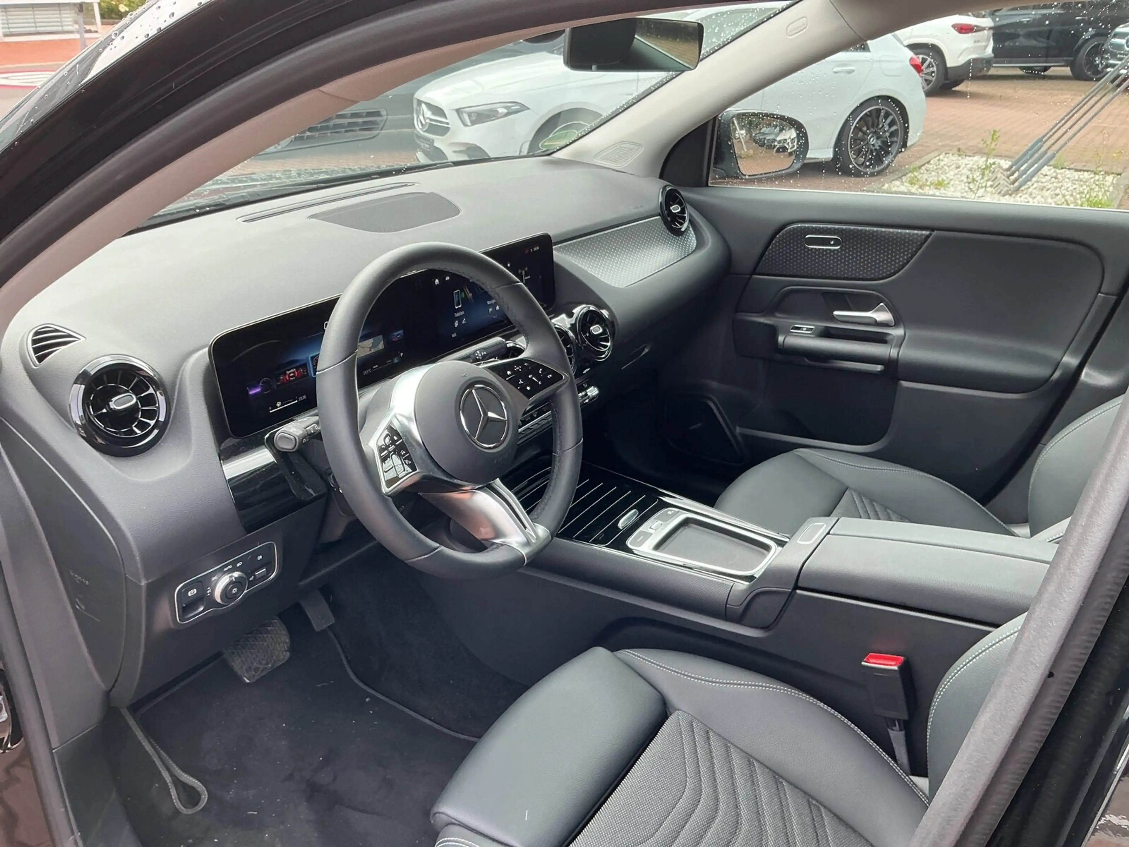 Mercedes-Benz GLA 200 GLA 200 MBUX Prem RüCam Spur WinterPak Totw AHK — photo 9