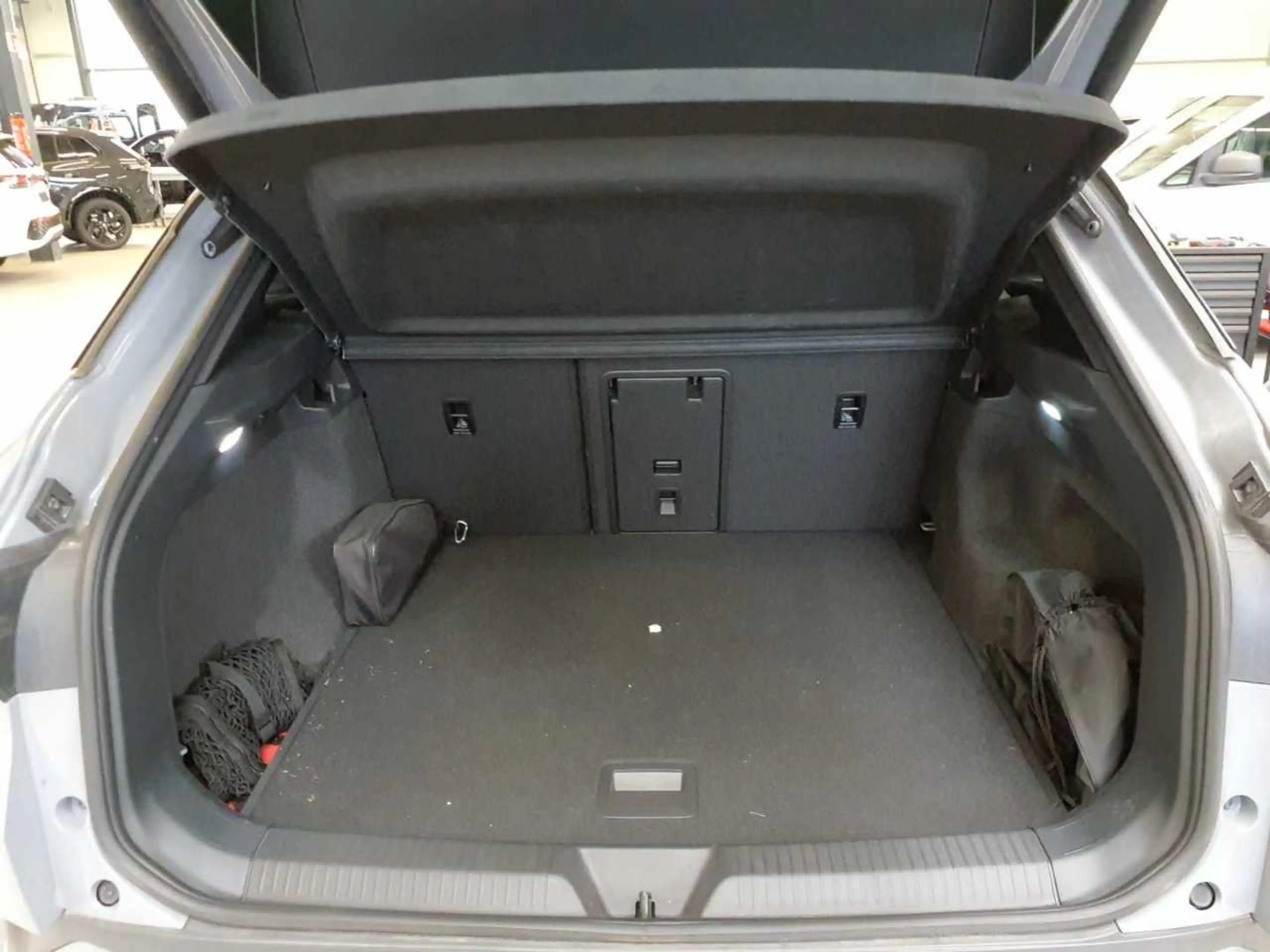 Volkswagen ID.4 Pro +CCS+WÄRMEPUMPE+AHK+360+MATRIX-LED+ACC+ — photo 6