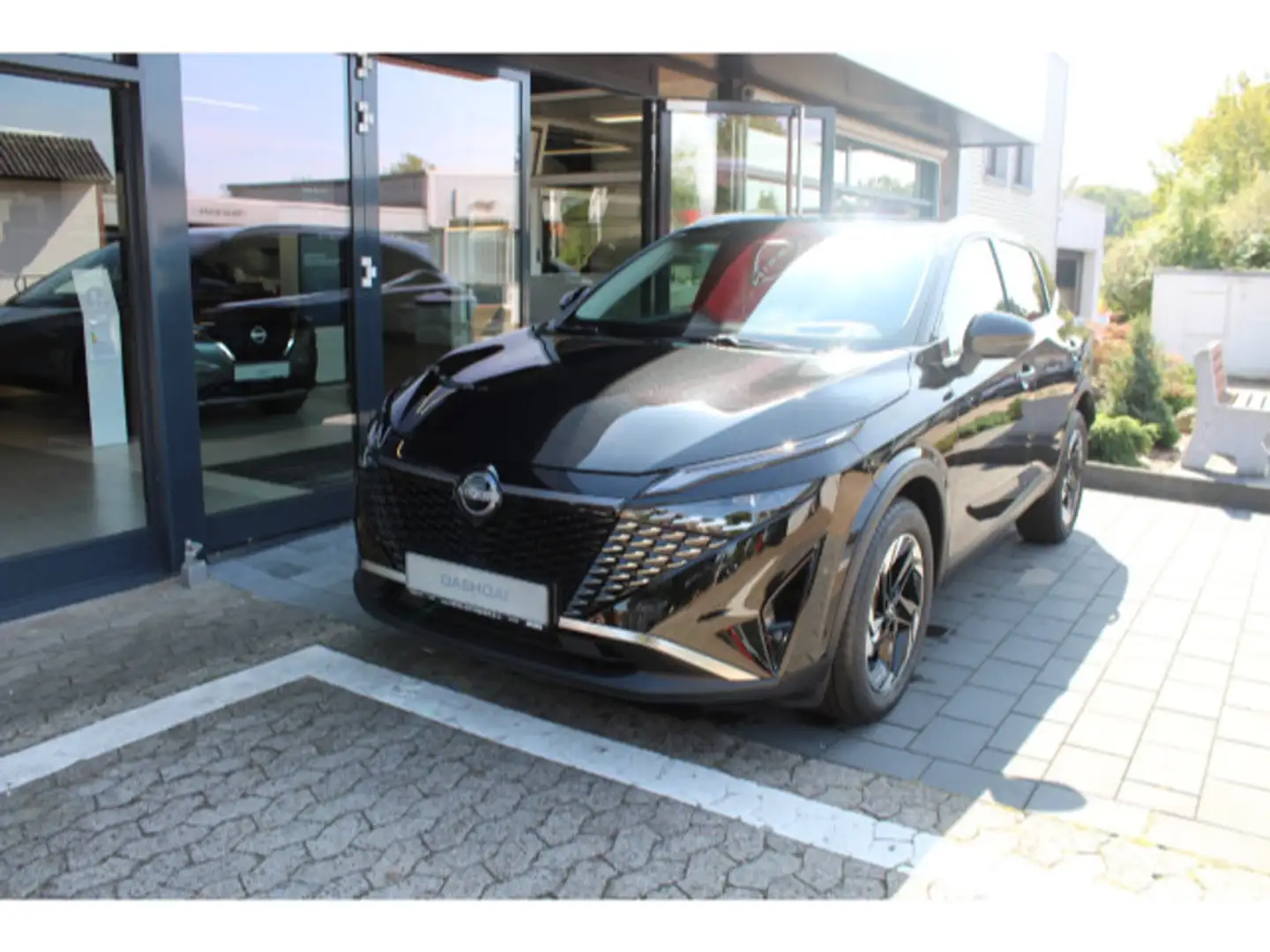 Nissan Qashqai 1.3 DIG-T N-Connecta Winter Komfort Schwarz - 2