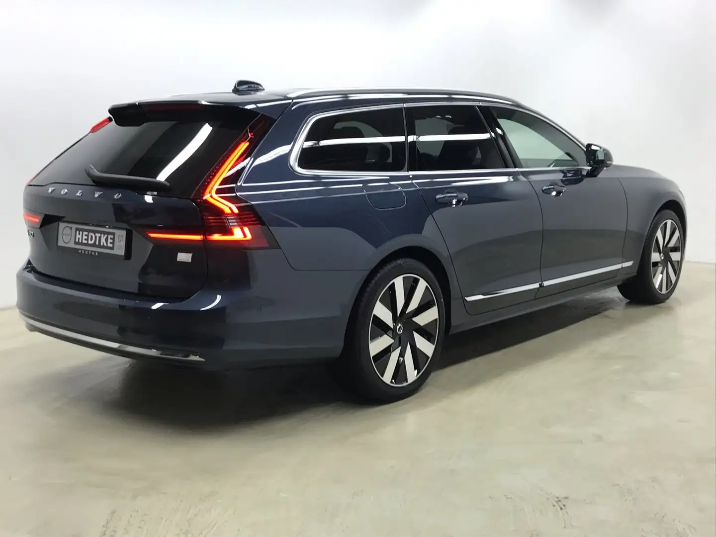 Volvo V90 T6 Recharge AWD Plus Bright 19"+PANO+360° Blue - 2