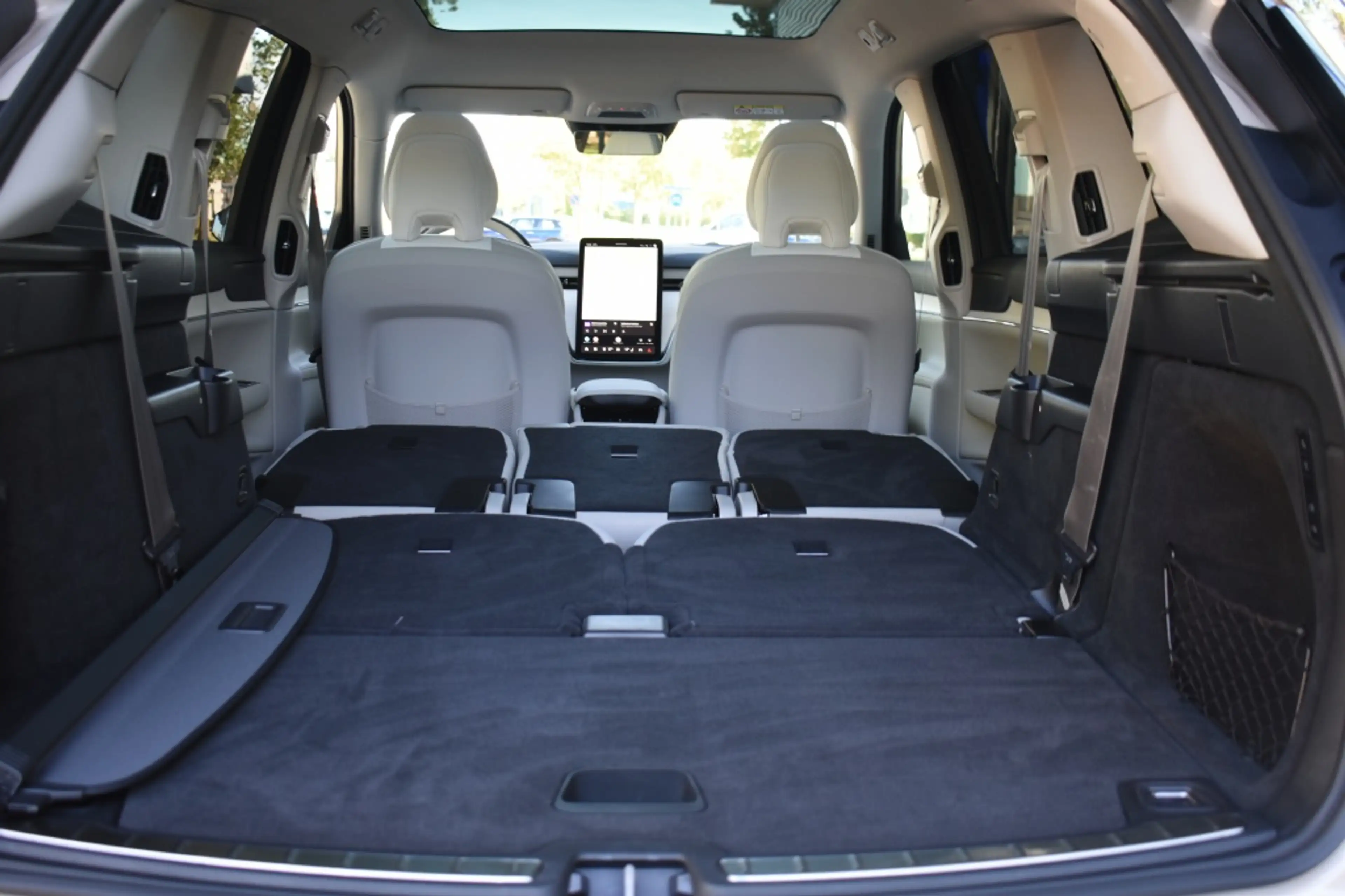 Volvo EX90 Twin Performance Ultra 517pk/111kWh | 22'' | Pilot — photo 37