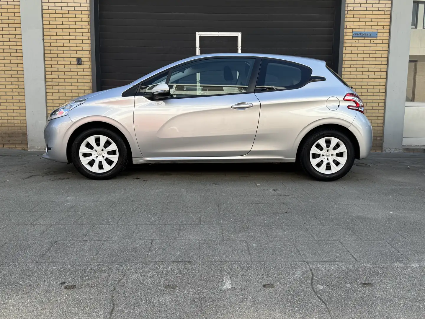 Peugeot 208 1.0 PureTech LIKE Grau - 1