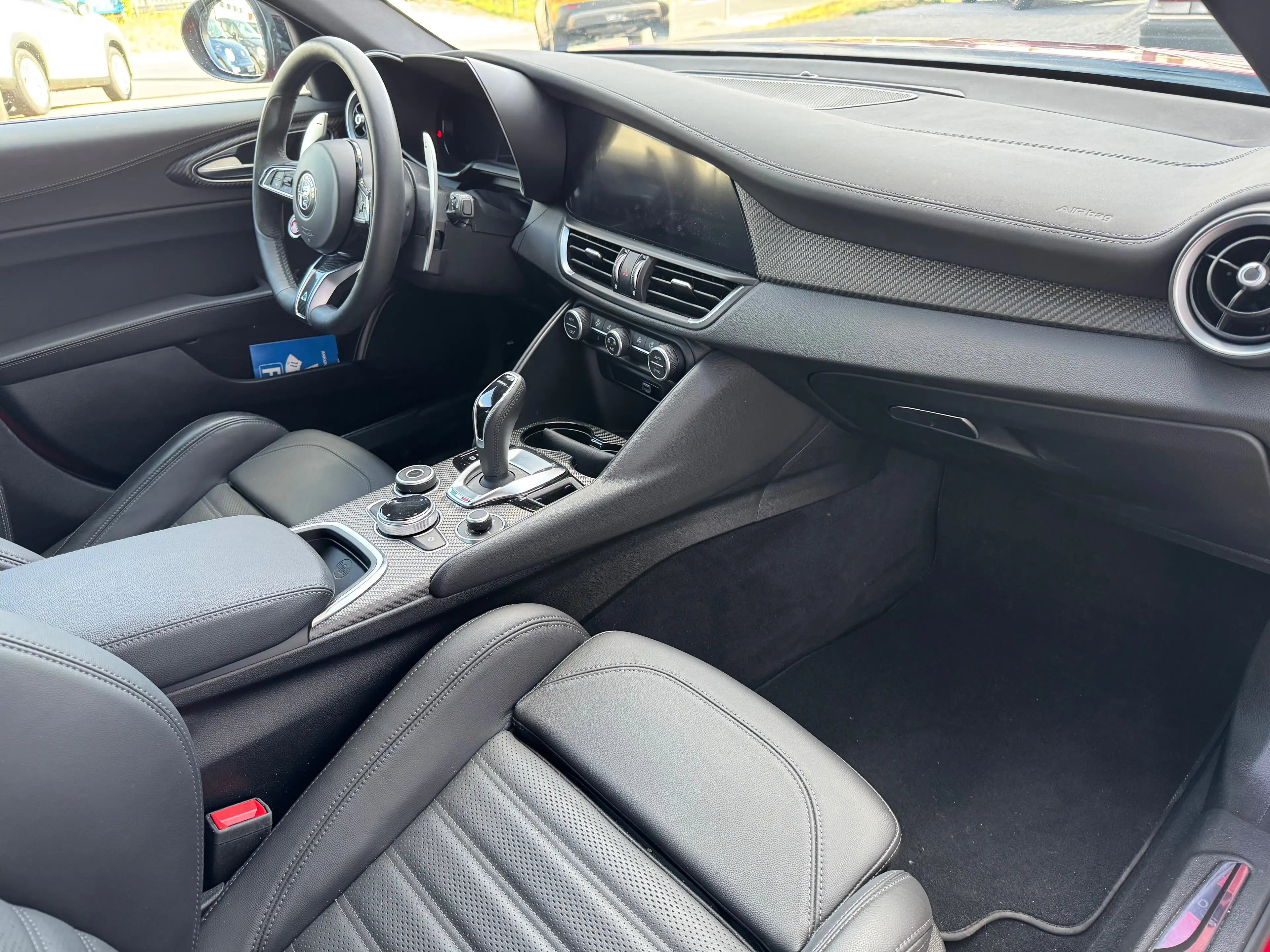 Alfa Romeo Giulia Giulia 2.9 V6 Bi-Turbo AT8 Quadrifoglio — photo 10