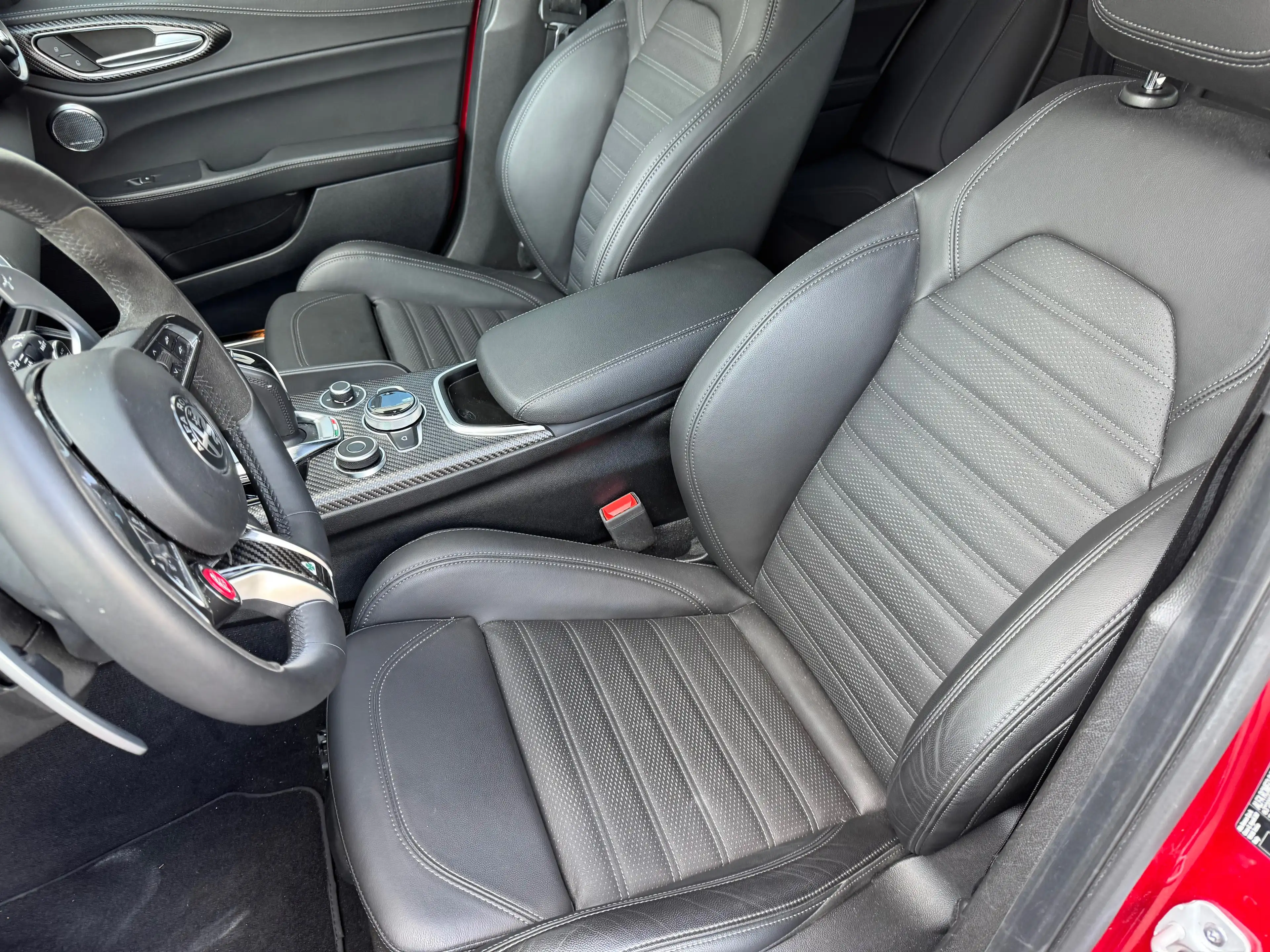 Alfa Romeo Giulia Giulia 2.9 V6 Bi-Turbo AT8 Quadrifoglio — photo 9
