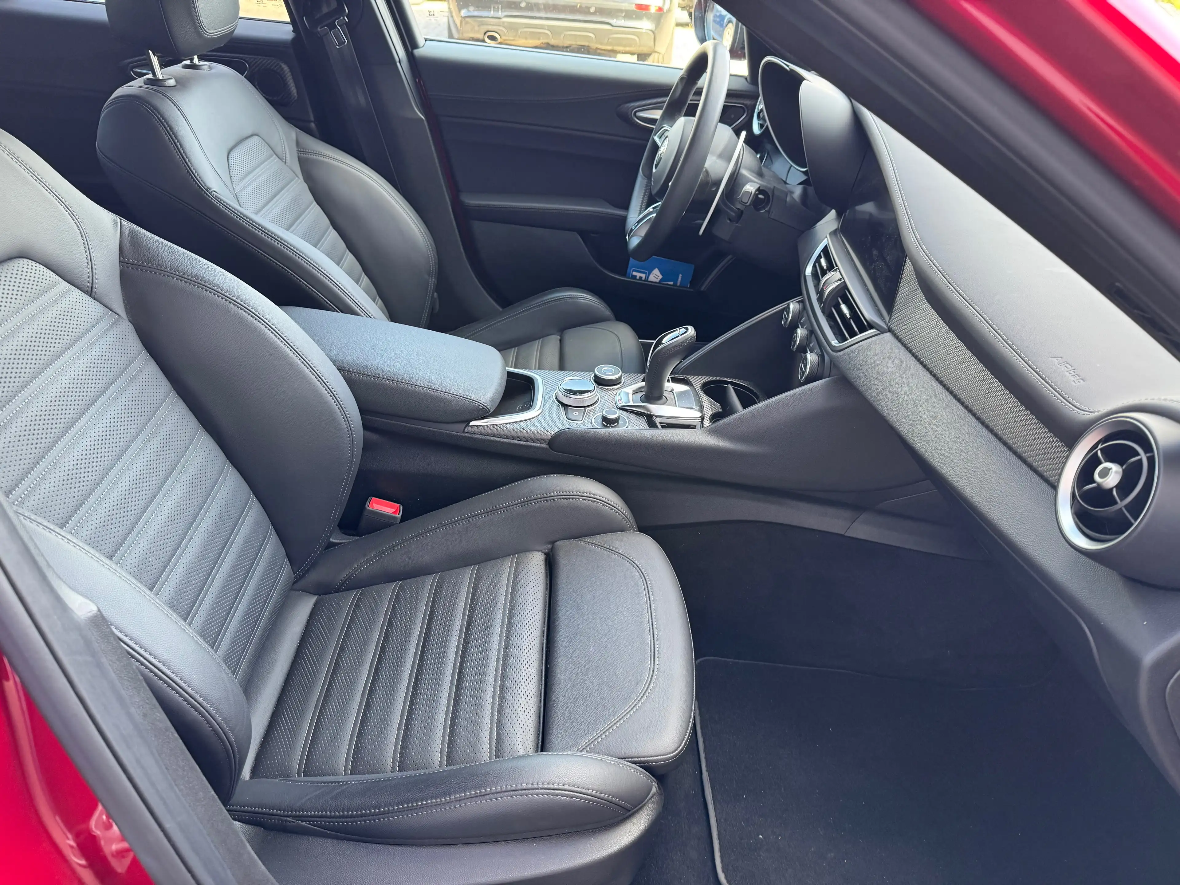 Alfa Romeo Giulia Giulia 2.9 V6 Bi-Turbo AT8 Quadrifoglio — photo 11