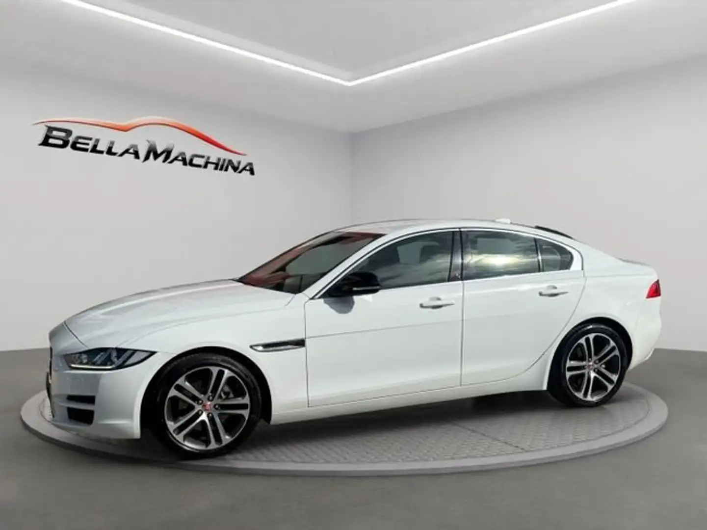 Jaguar XE 2.0D I4 132kW(180CV) RWD AT R-Dynamic SE Blanco - 1