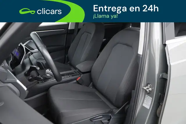 Audi Q3 view 14