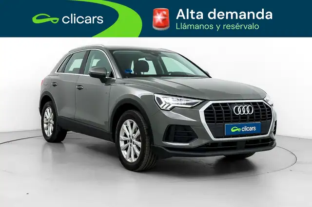 Audi Q3 view 3