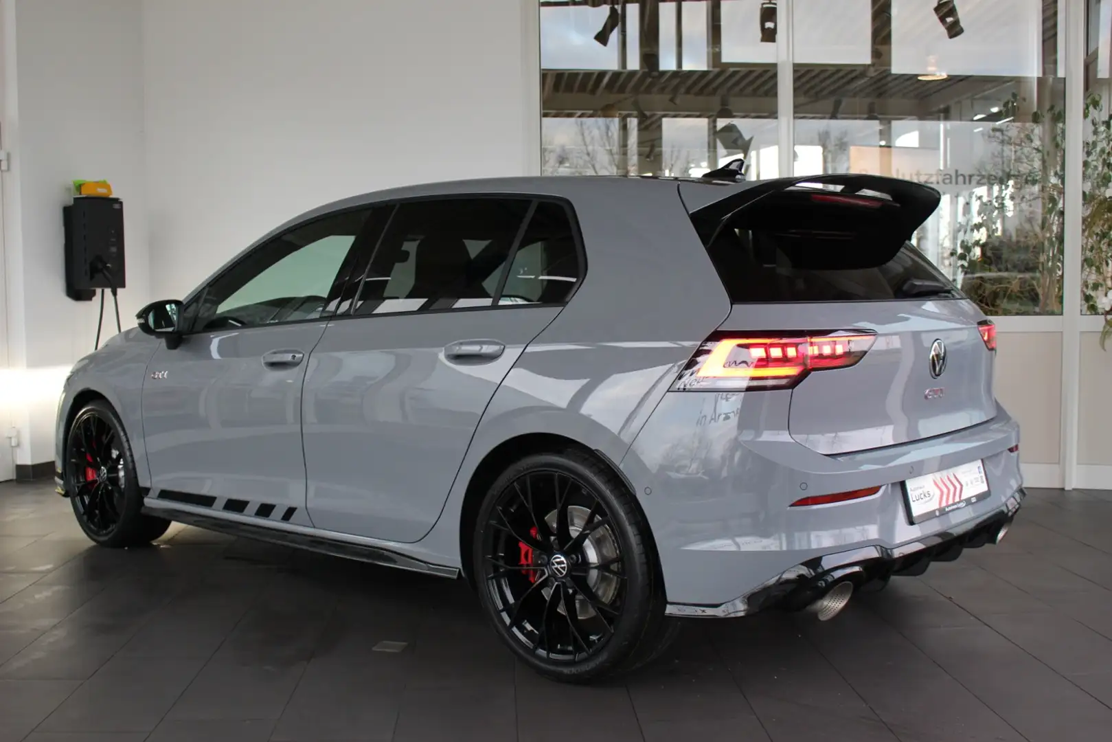 Volkswagen Golf GTI Clubsport  2,0 l TSI 221kW (300 PS) Akrapovic® Bl Šedá - 2