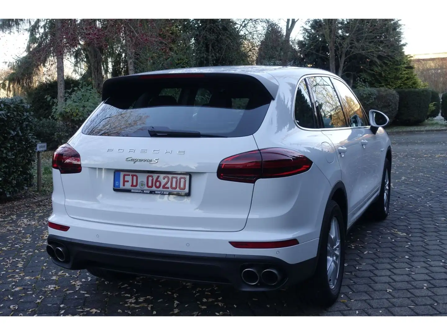 Porsche Cayenne S E-Hybrid / AHK / Park-Assistent/ Luft Alb - 2