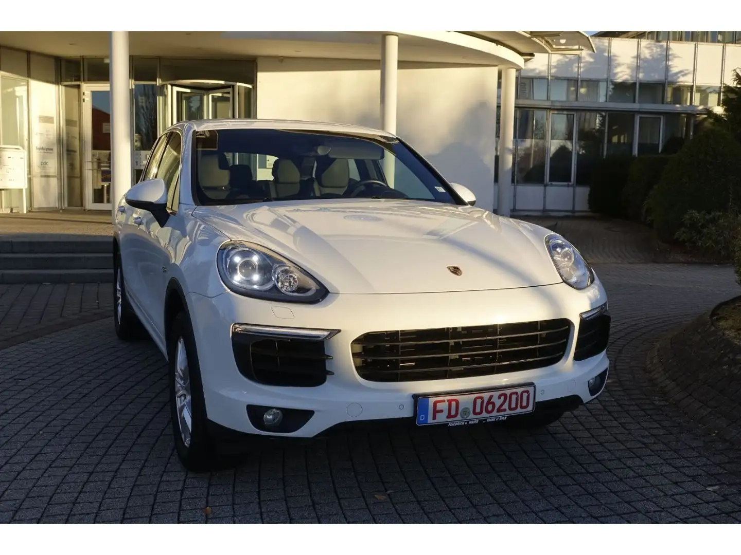 Porsche Cayenne S E-Hybrid / AHK / Park-Assistent/ Luft Alb - 1