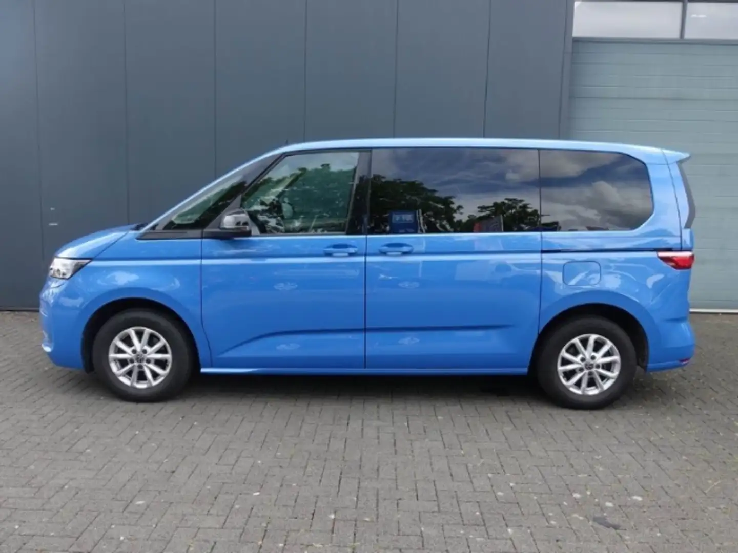 Volkswagen T7 Multivan 1.5 TSI DSG NAVI+2X EINPARKHILFE+SITZHEIZUNG Azul - 2