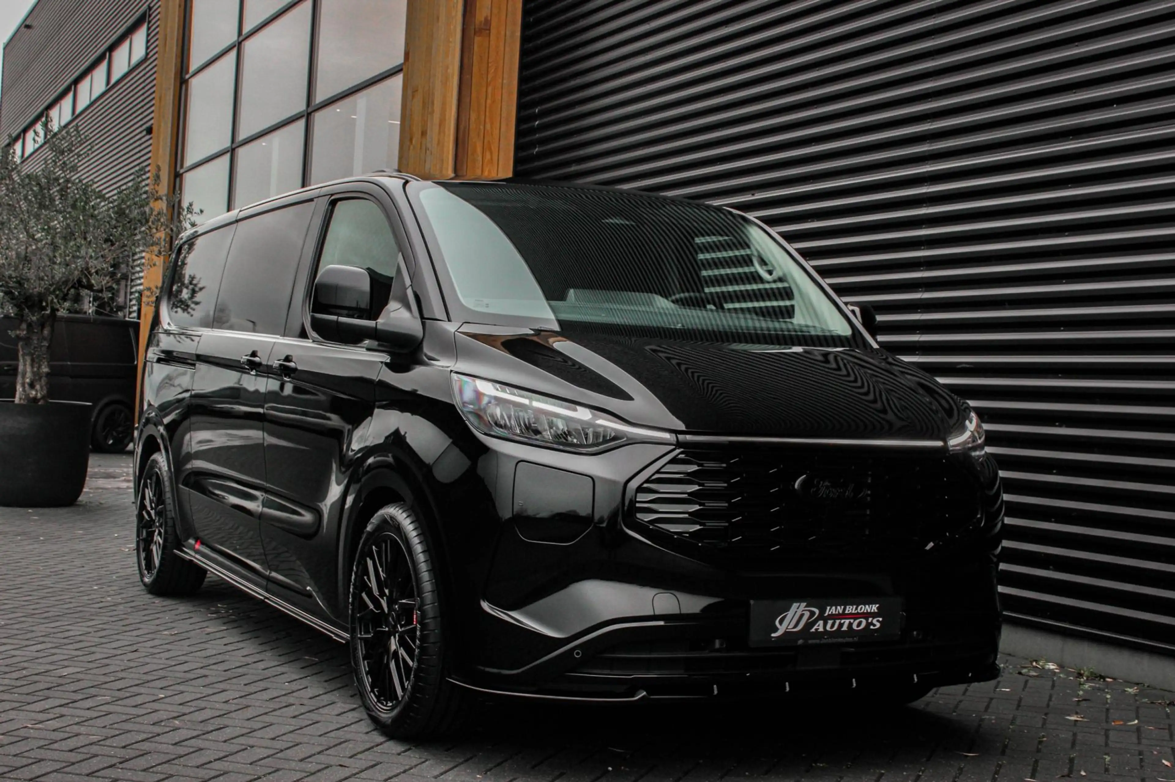 Ford E-Transit Cust. 340 L2H1 Limited 65 kWh 218PK / JB-EDITON / — photo 9