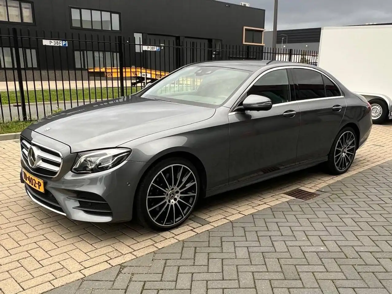 Mercedes-Benz E 200 E 200 Premium Plus — photo 1 of 34