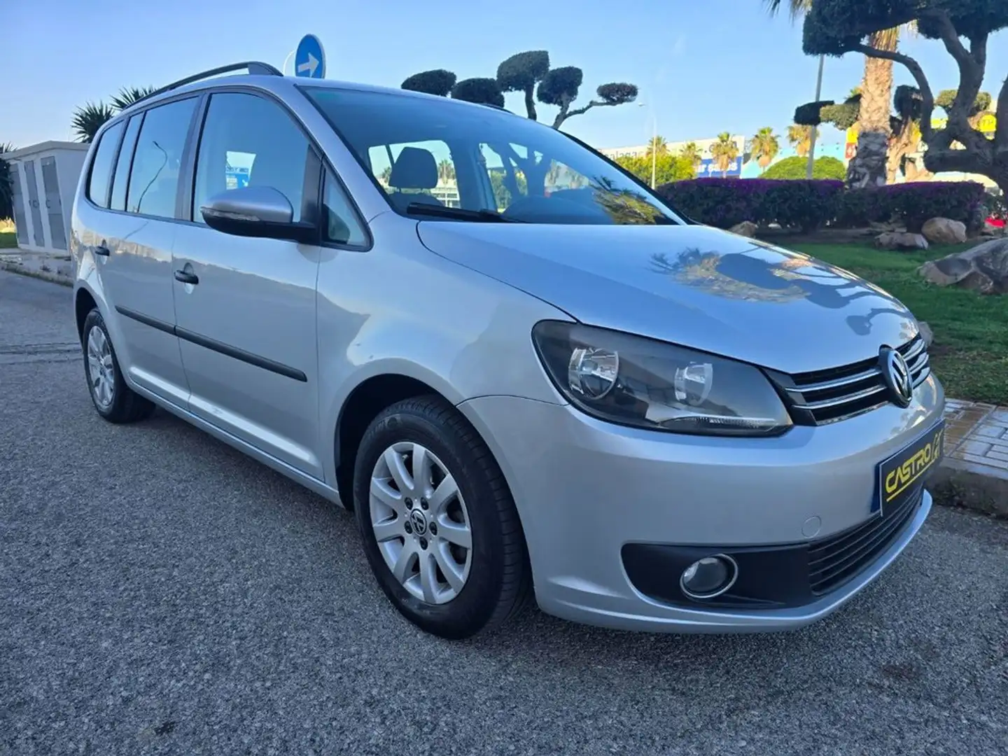 Volkswagen Touran 1.6TDI Advance 105 Gris - 1