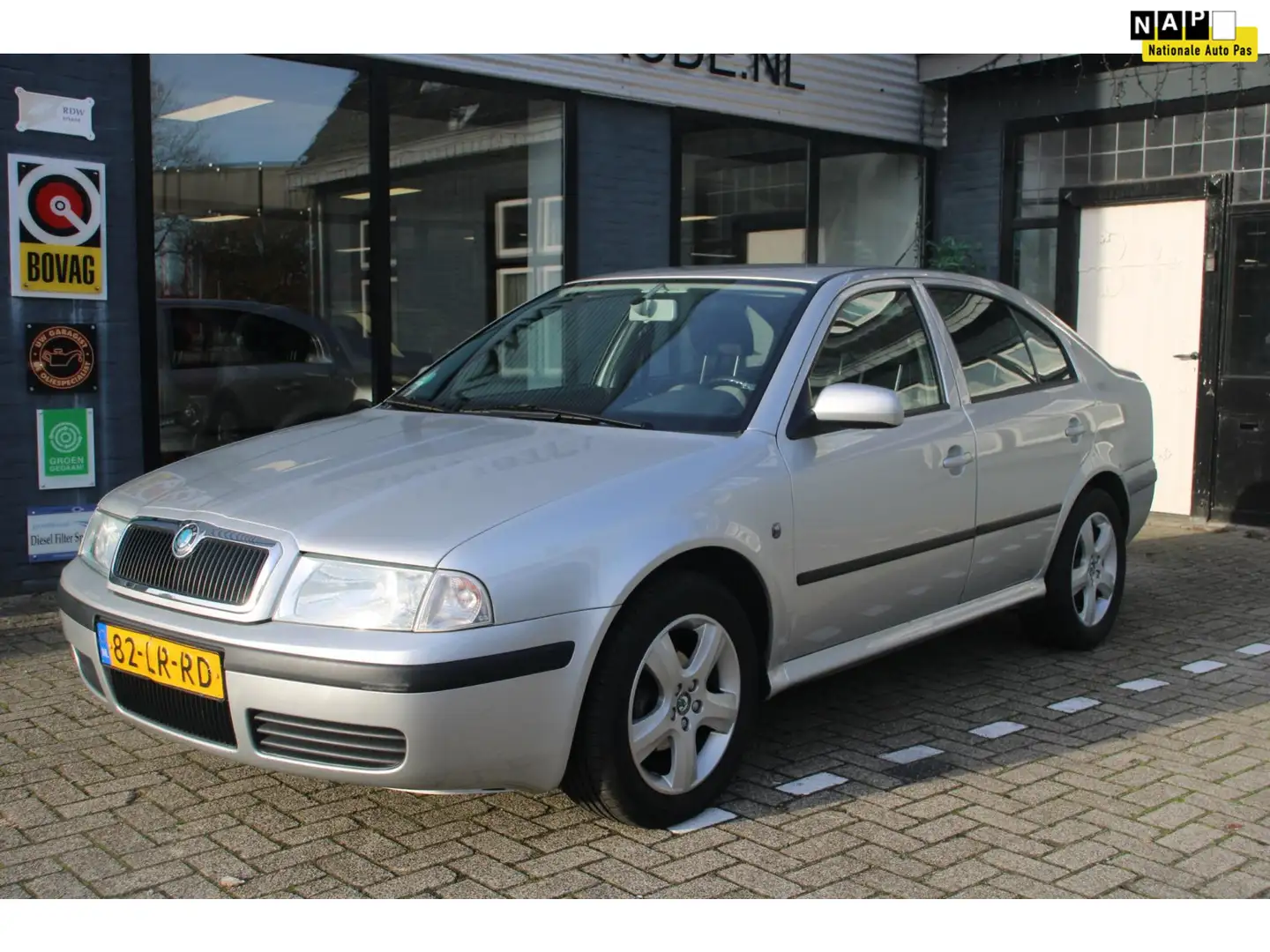 Skoda Octavia 1.6 Collection Grijs - 1