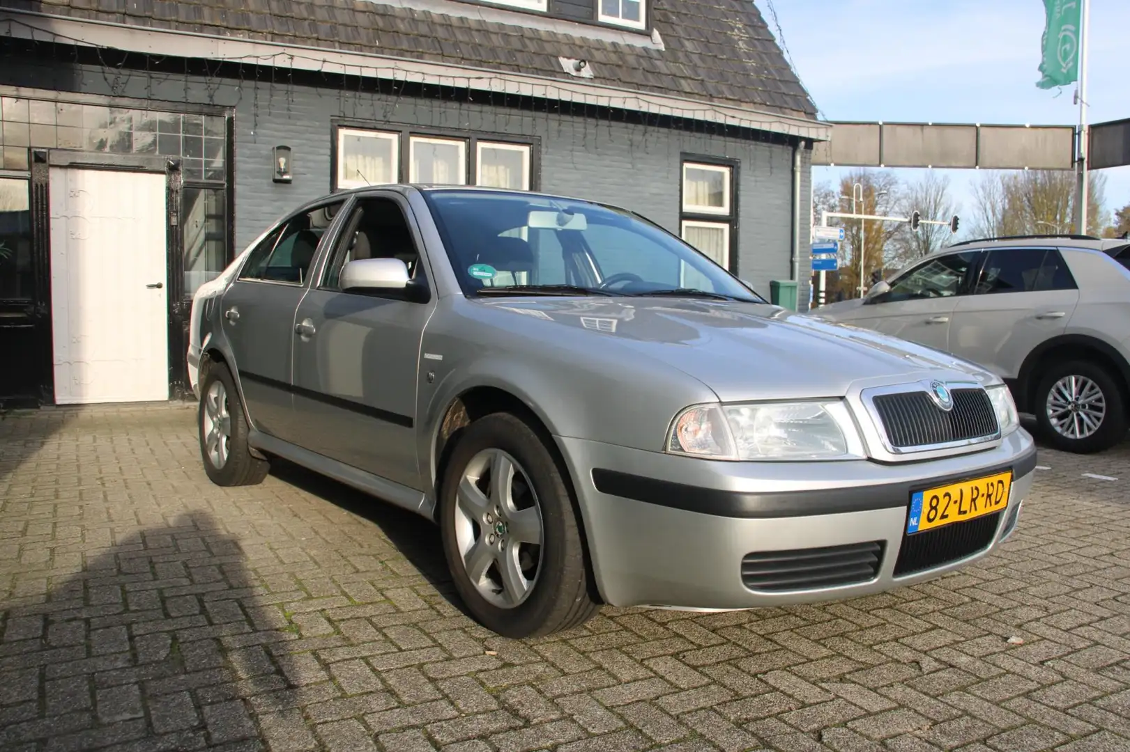 Skoda Octavia 1.6 Collection Grijs - 2
