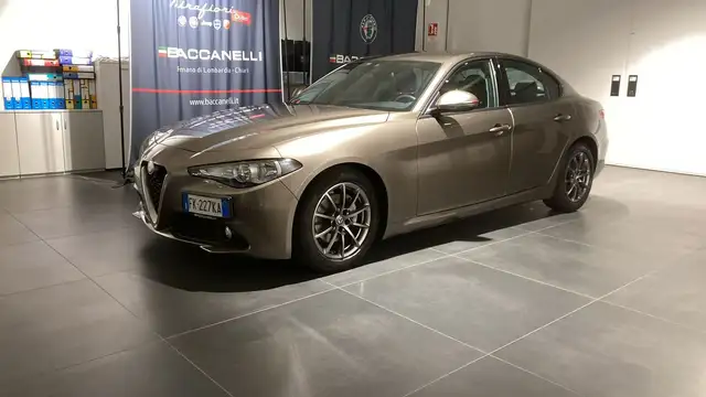 Alfa Romeo Giulia 2.2 Turbo MT6 150 CV Super