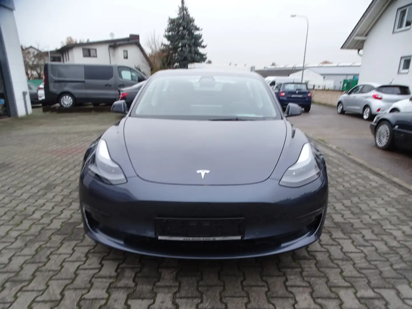 Tesla Model 3 Performance Grau - 2