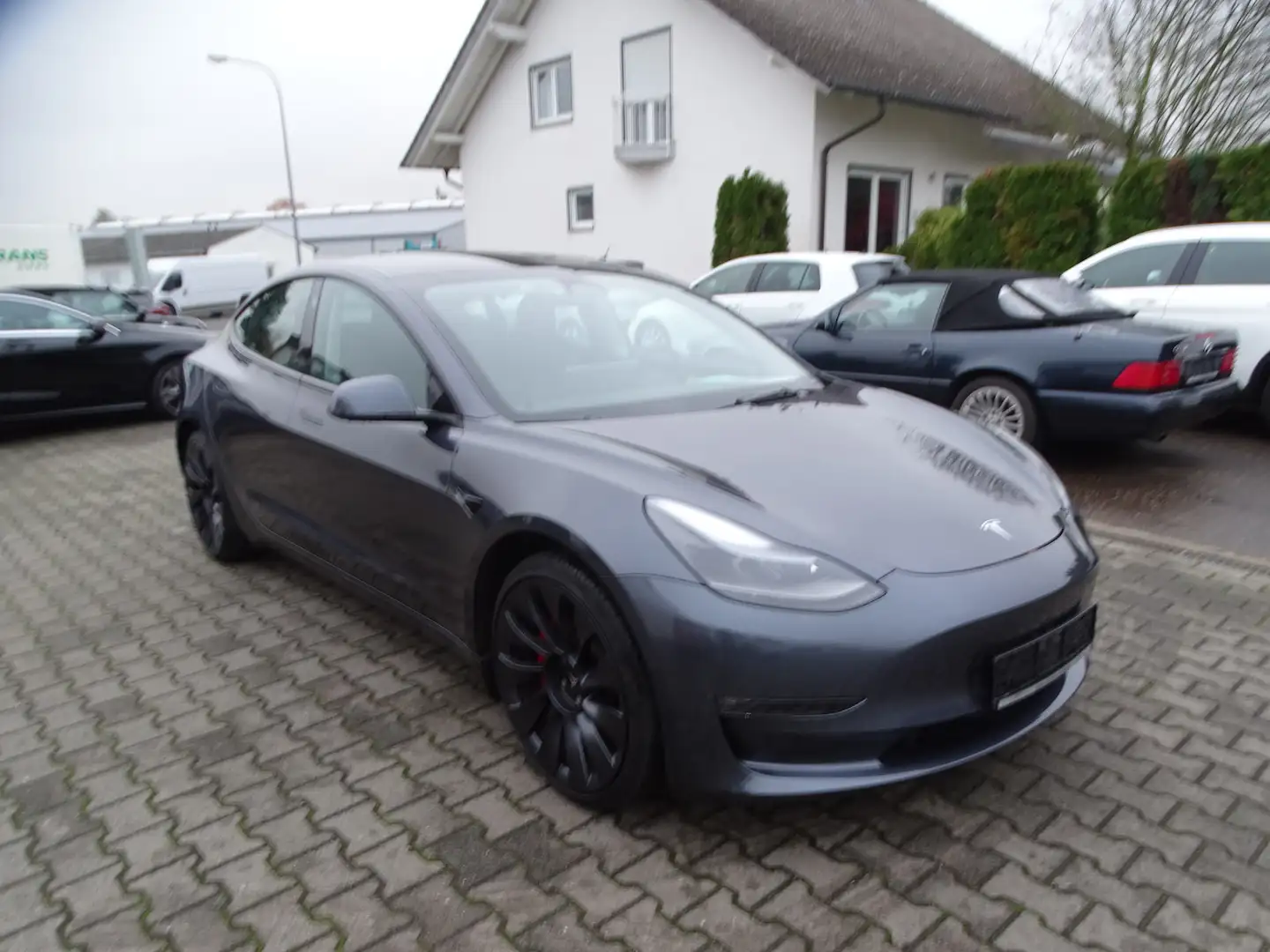 Tesla Model 3 Performance Grau - 1