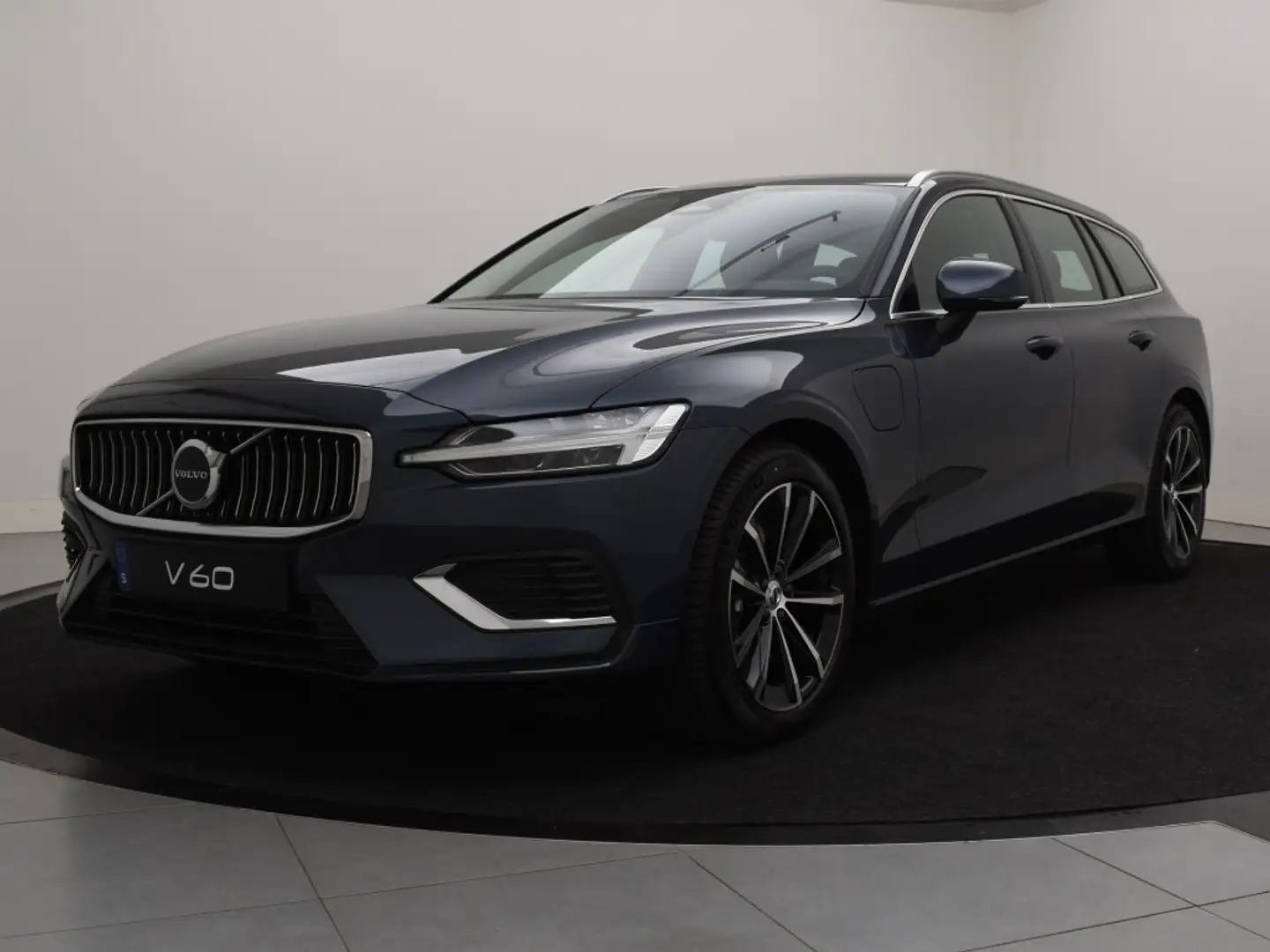 Volvo V60 T6 PLUG-IN HYBRID ESSENTIAL EDITION *NIEUW OP VOOR Blauw - 2
