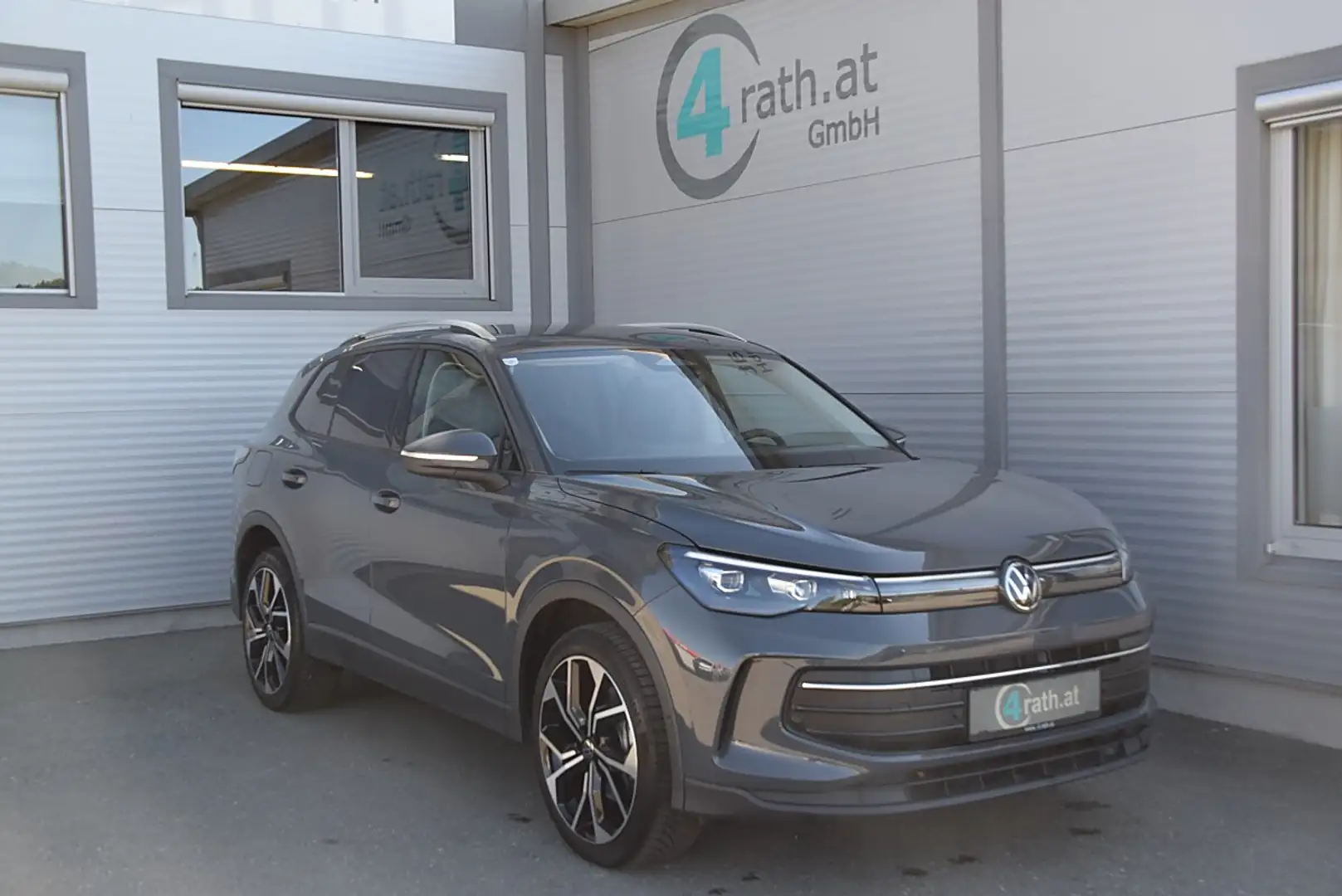 Volkswagen Tiguan 1,5 TSI eHybrid 150kW PHEV Life DSG AHK Grau - 1