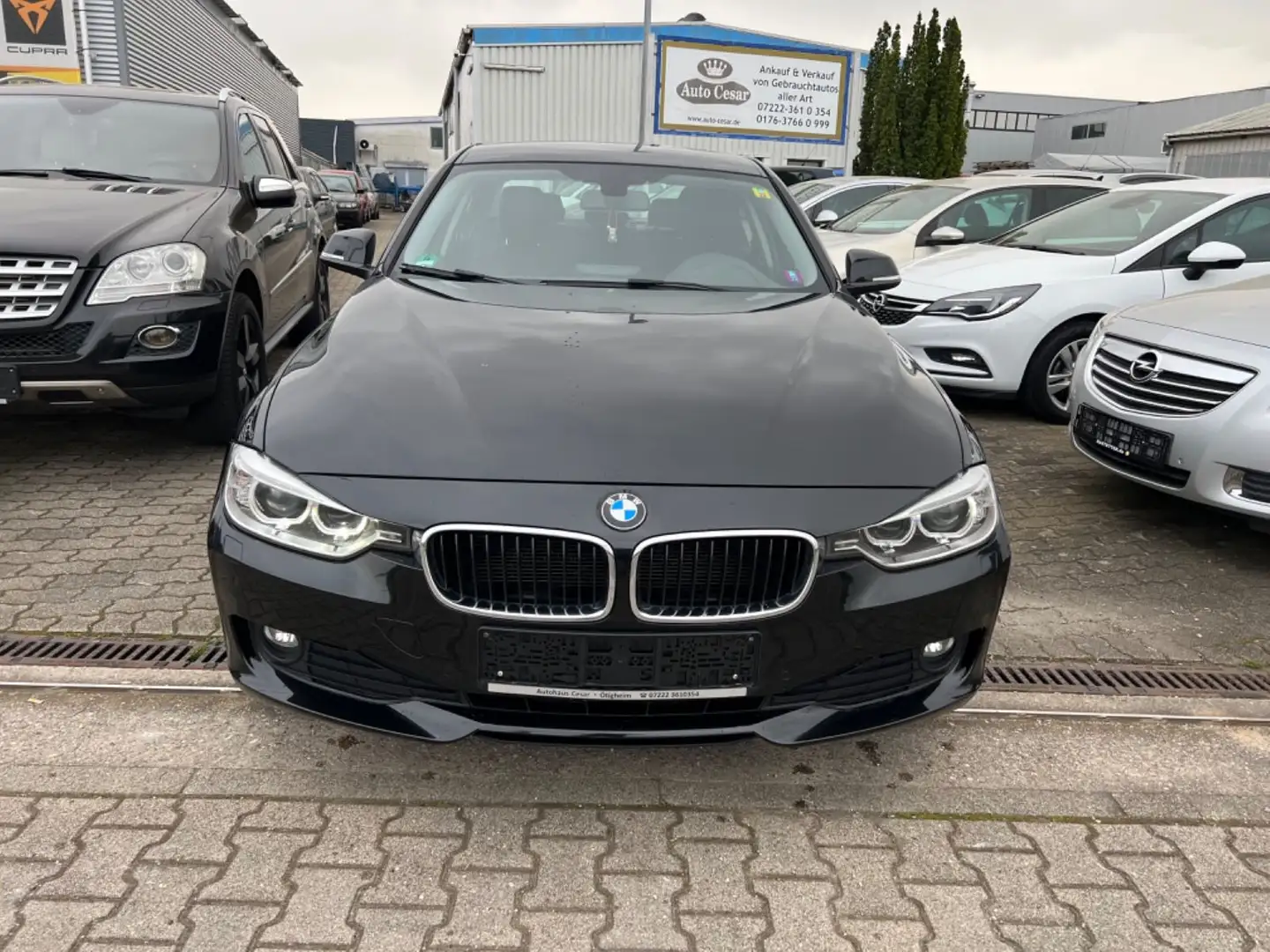 BMW 320 Baureihe 3 Lim. 320d xDrive Schwarz - 2