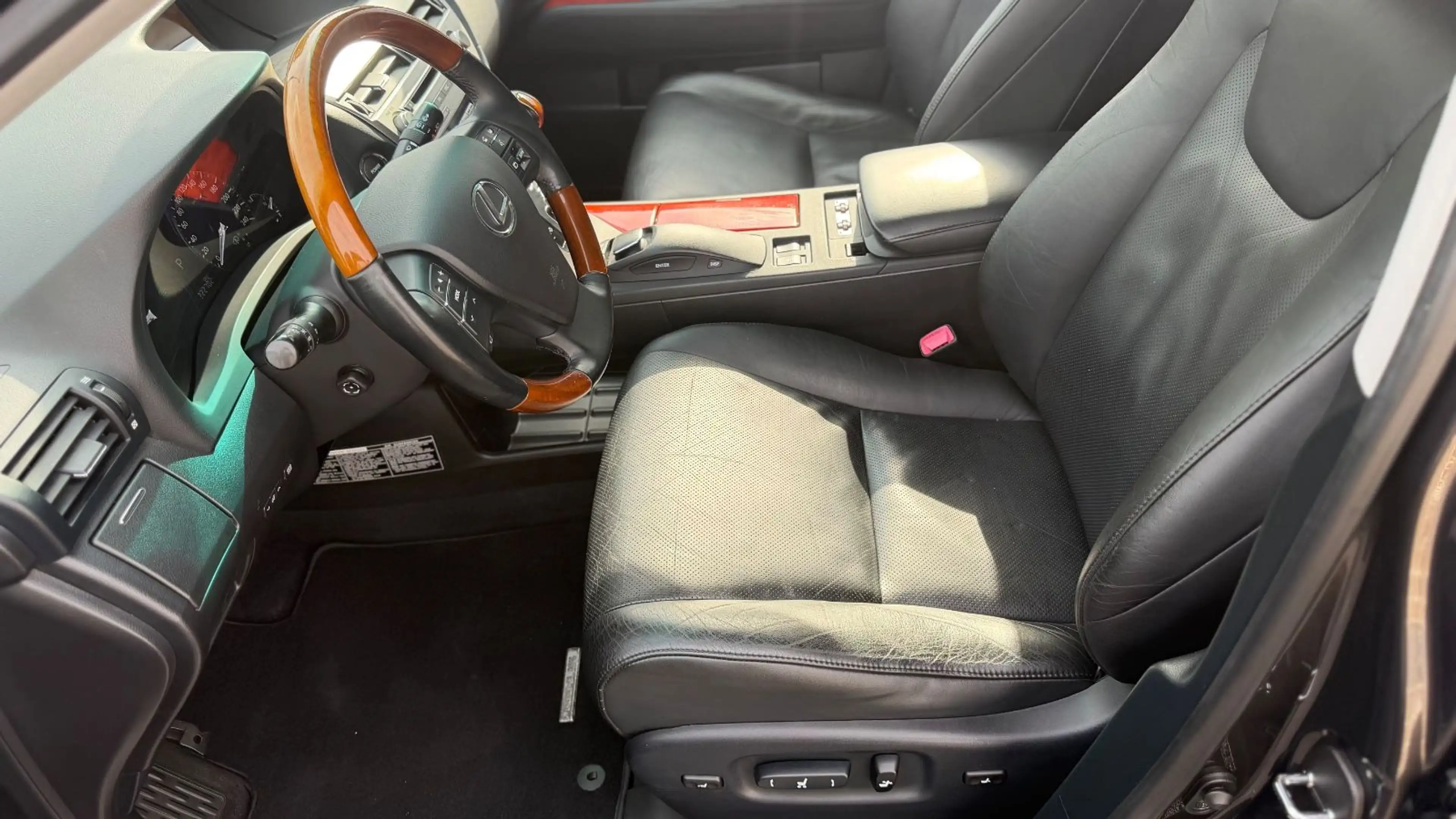 Lexus RX 450h Hybrid Autom/Navi+R.Camera/Leder/AHK — photo 6