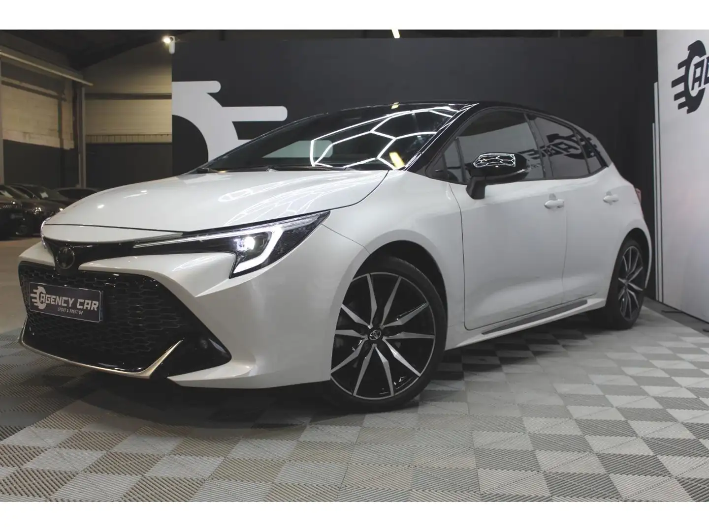 Toyota Corolla 2.0 Hybrid 196 - BV e-CVT GR Sport Blanc - 2
