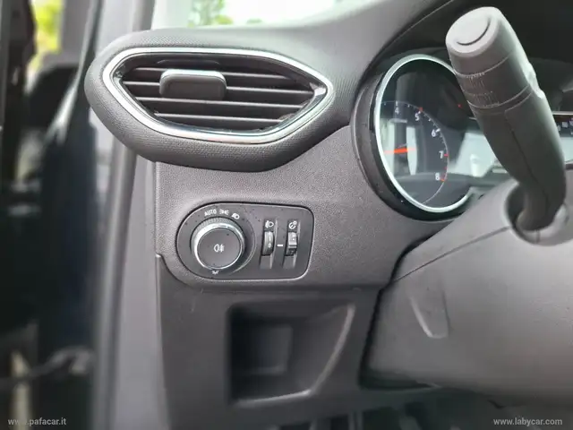 Opel Crossland X view 9