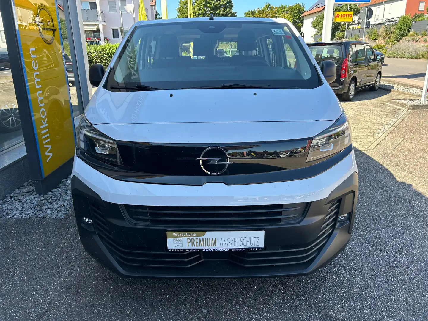 Opel Vivaro Life Kombi AT 9-Sitzer,Navi,Kamera,AHK,Matrix-LED! Weiß - 2