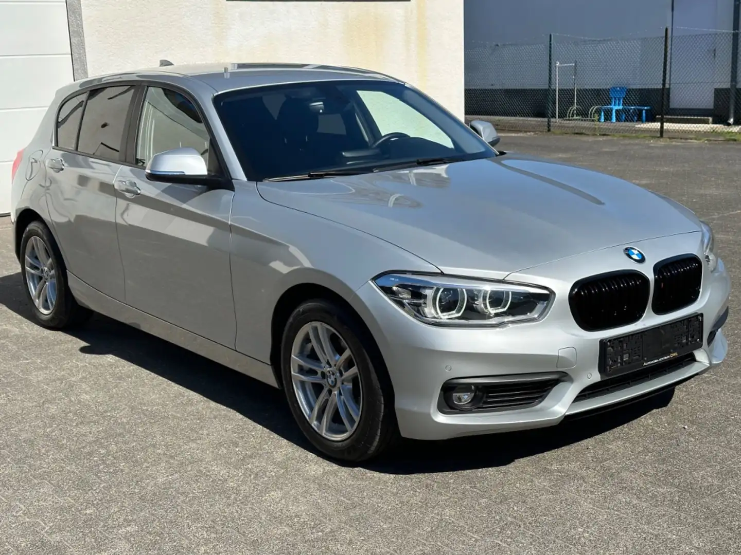 BMW 116 d Advantage TEMPO|LED|PDC|SHZ|CARPLAY Silber - 1