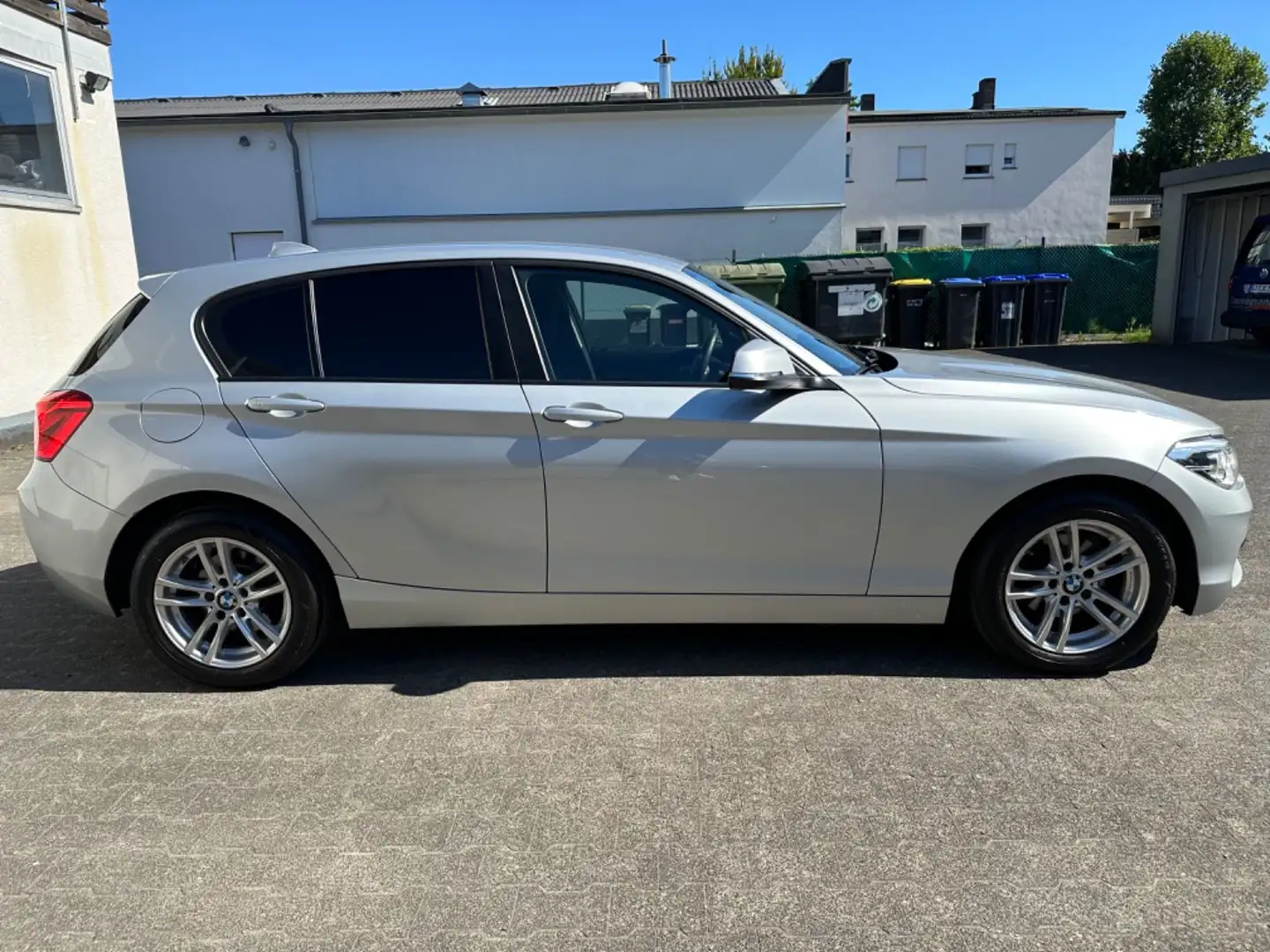 BMW 116 d Advantage TEMPO|LED|PDC|SHZ|CARPLAY Silber - 2