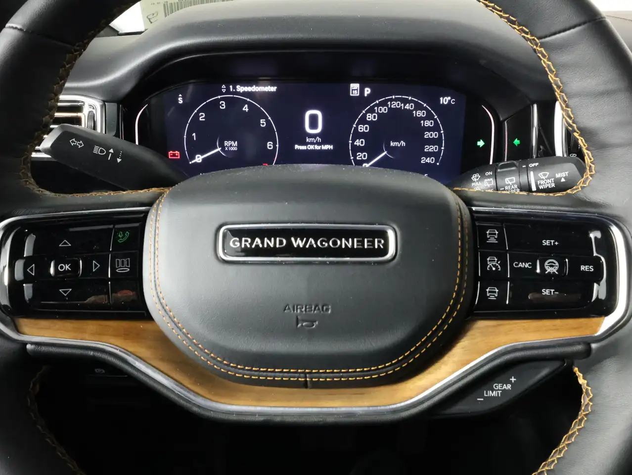 Jeep Grand Wagoneer снимка Jeep Grand Wagoneer