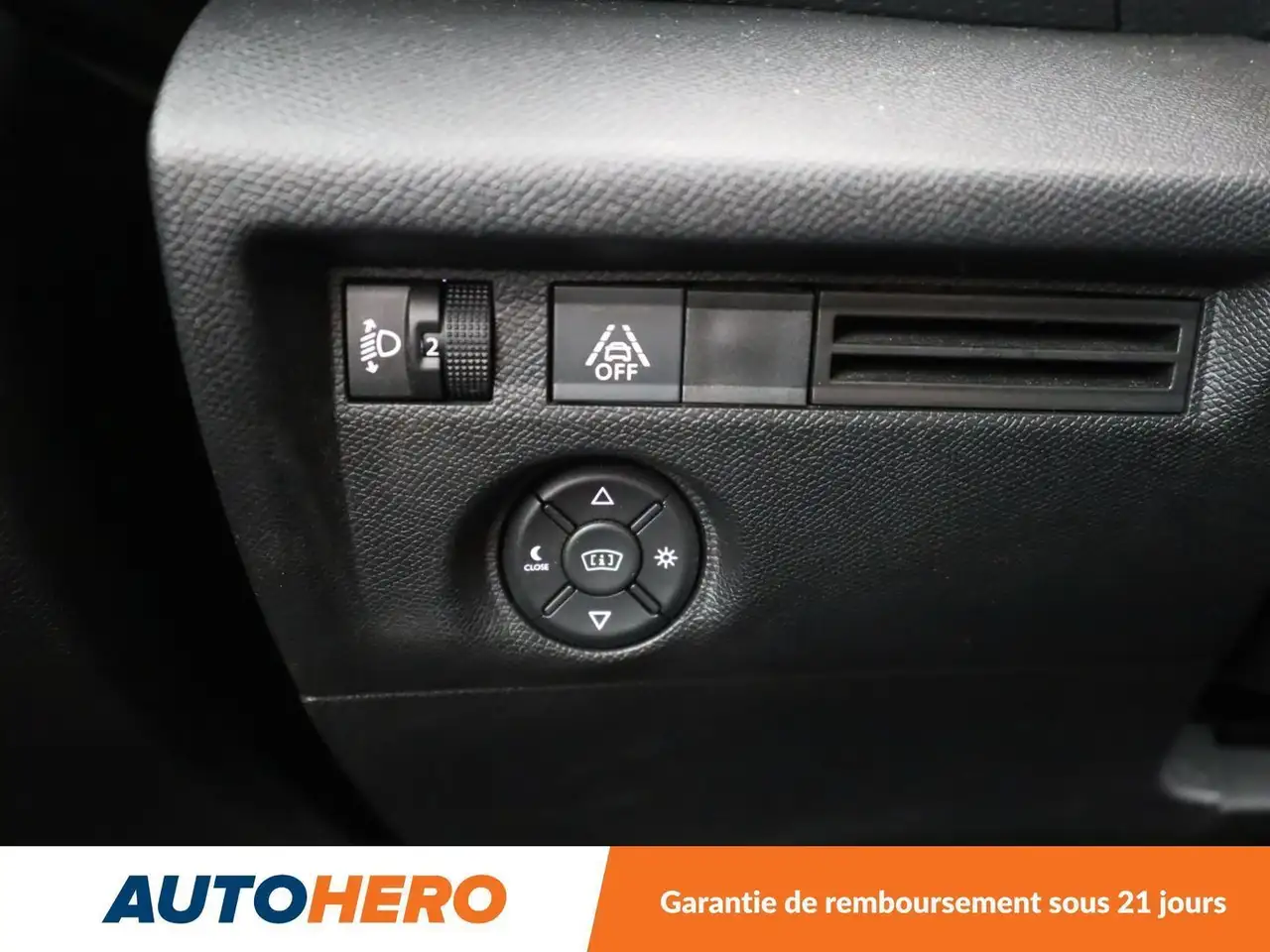 Citroen C4 e-C4 X — photo 28