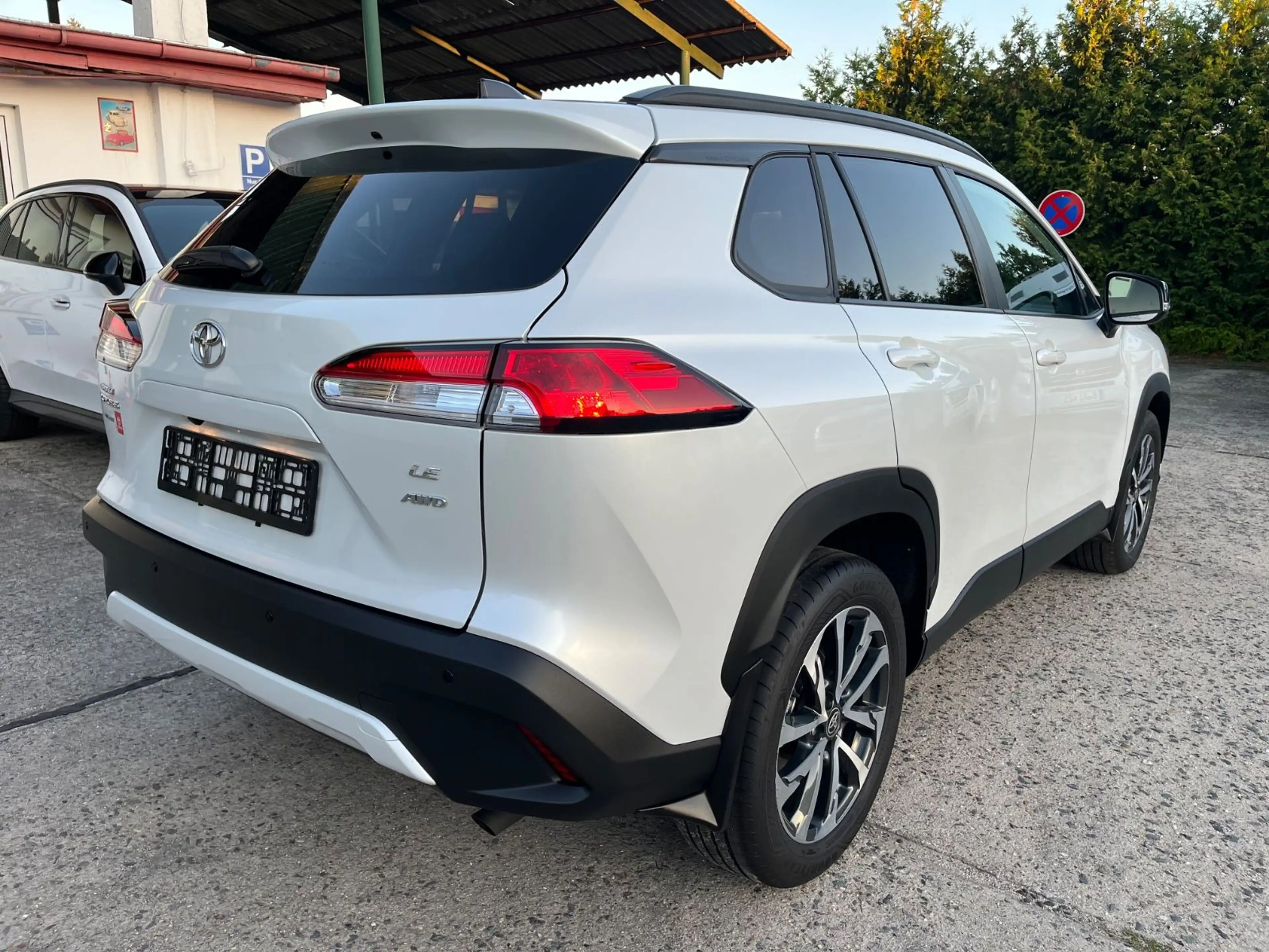 Toyota Corolla Cross 2.0- Allrad Schiebedach LED — photo 6