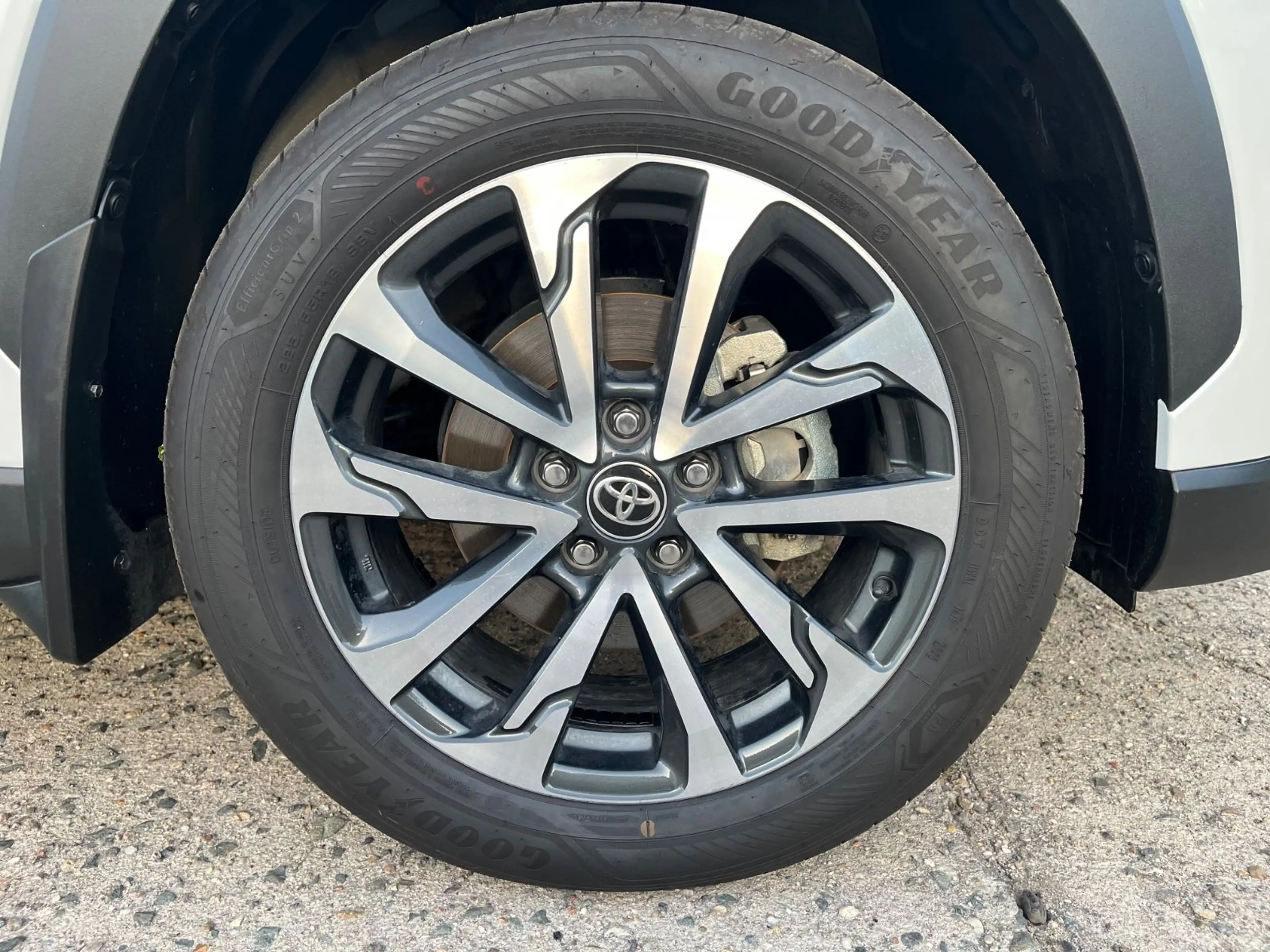 Toyota Corolla Cross 2.0- Allrad Schiebedach LED — photo 13